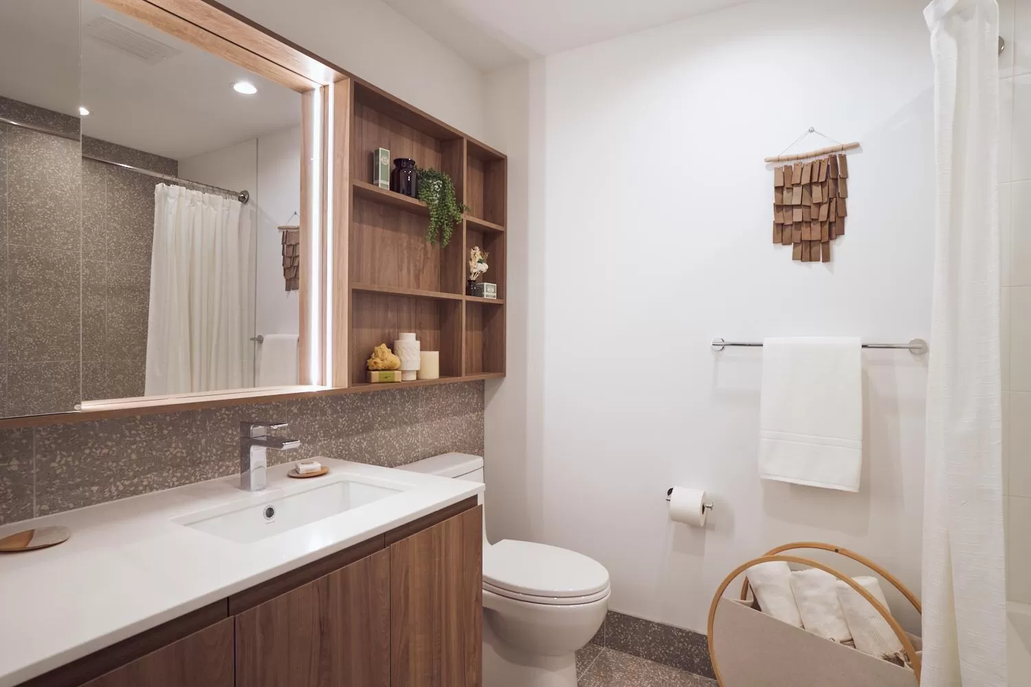 Bathroom in Level Chicago - River North