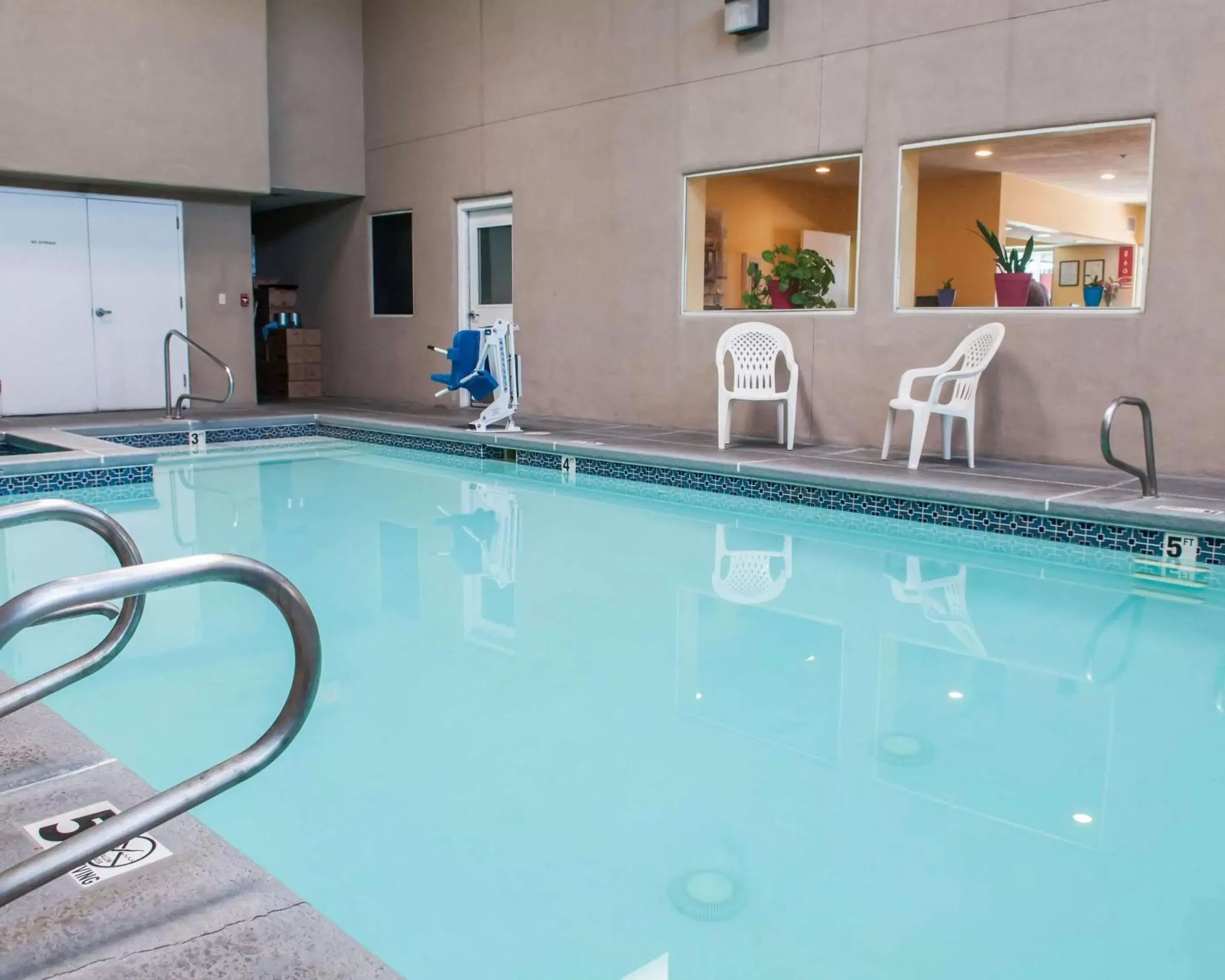 On site, Swimming Pool in Econo Lodge Old Town Albuquerque