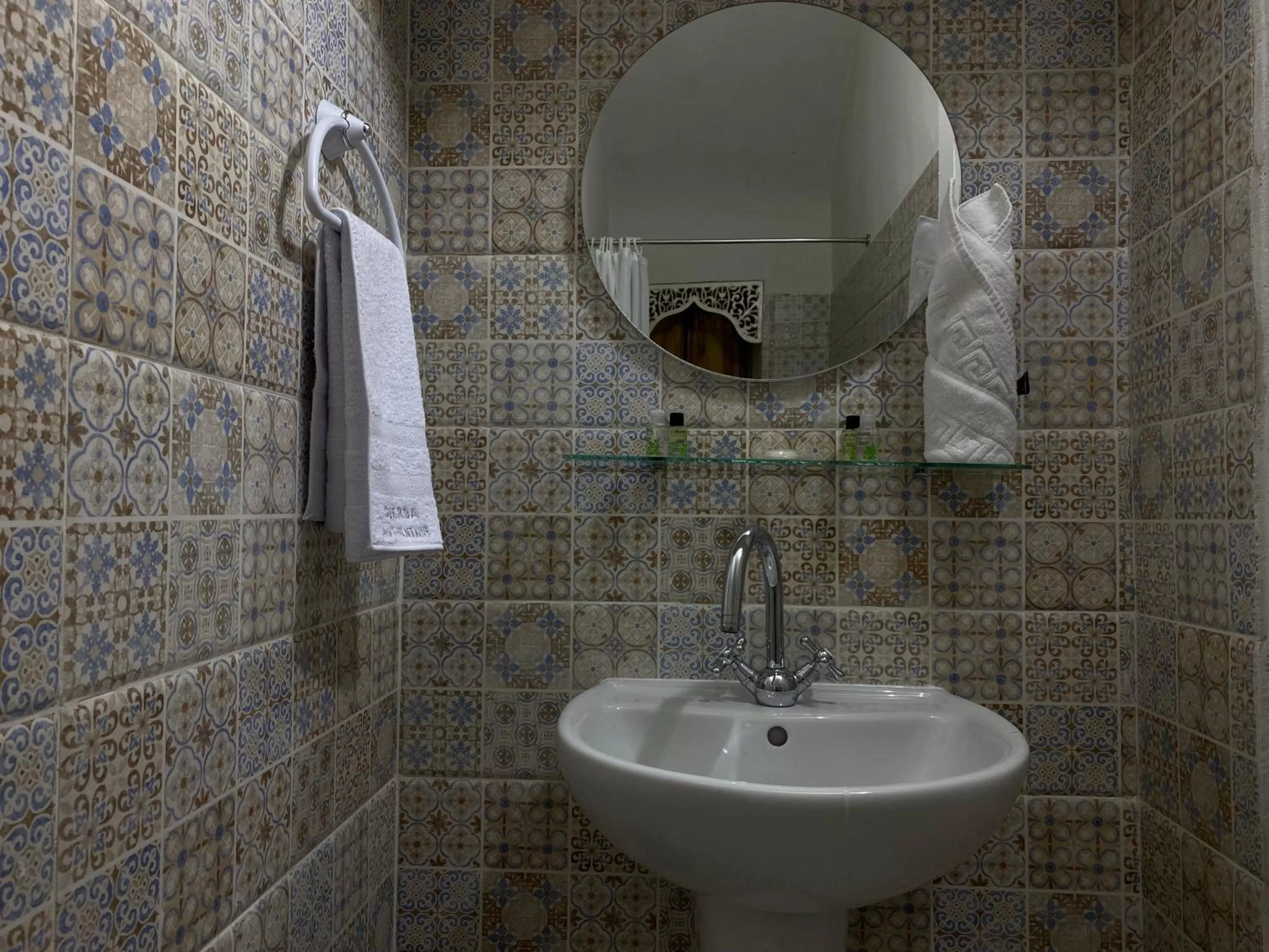 Bathroom in Djerba Authentique