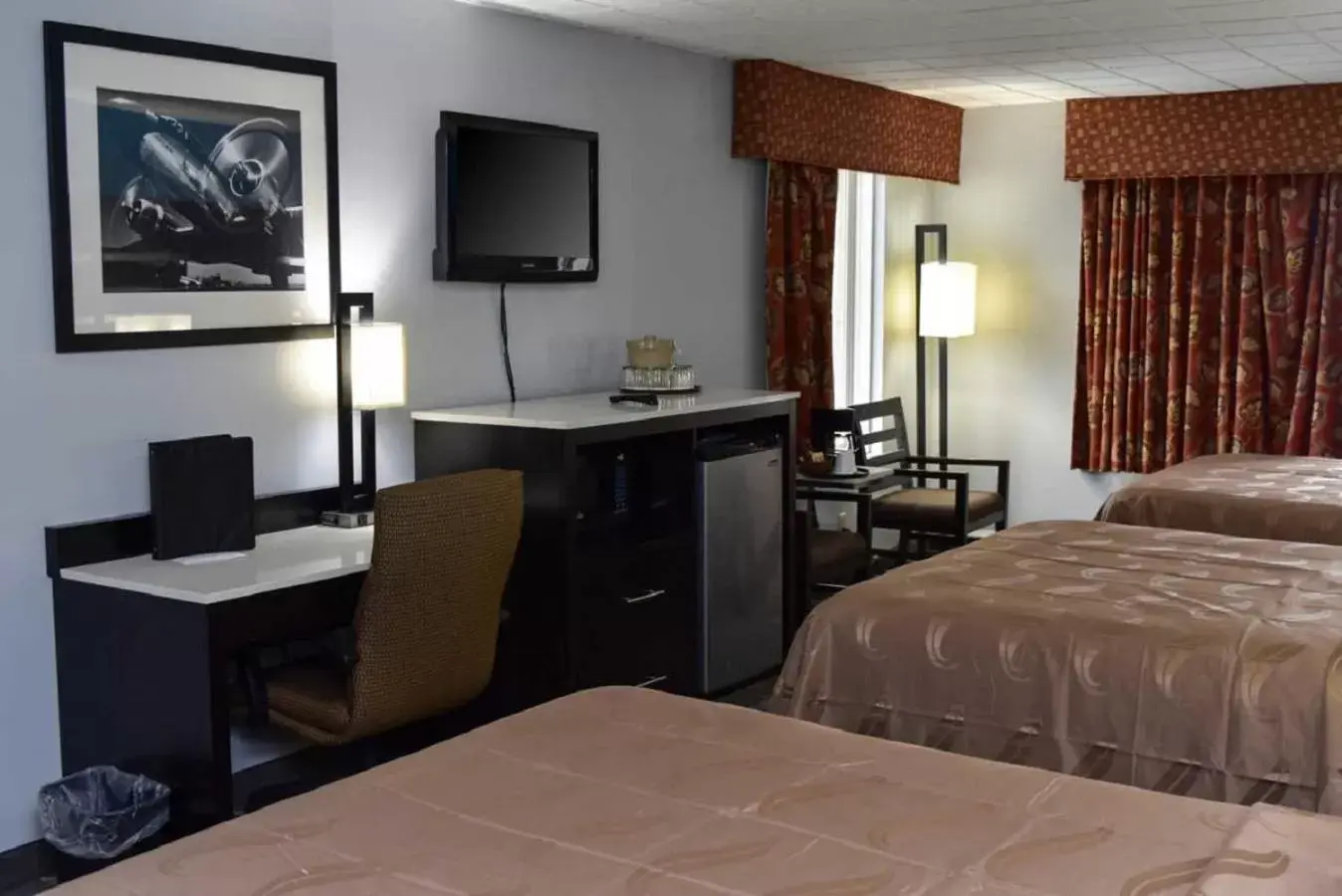 TV and multimedia, Bed in Quality Inn East Stroudsburg - Poconos