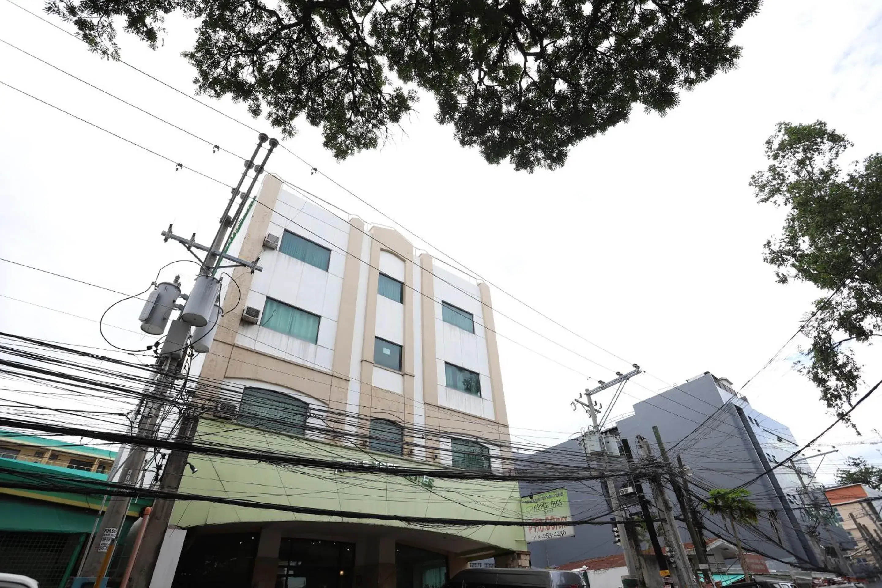 Facade/entrance, Property Building in OYO 210 Apple Tree Suites