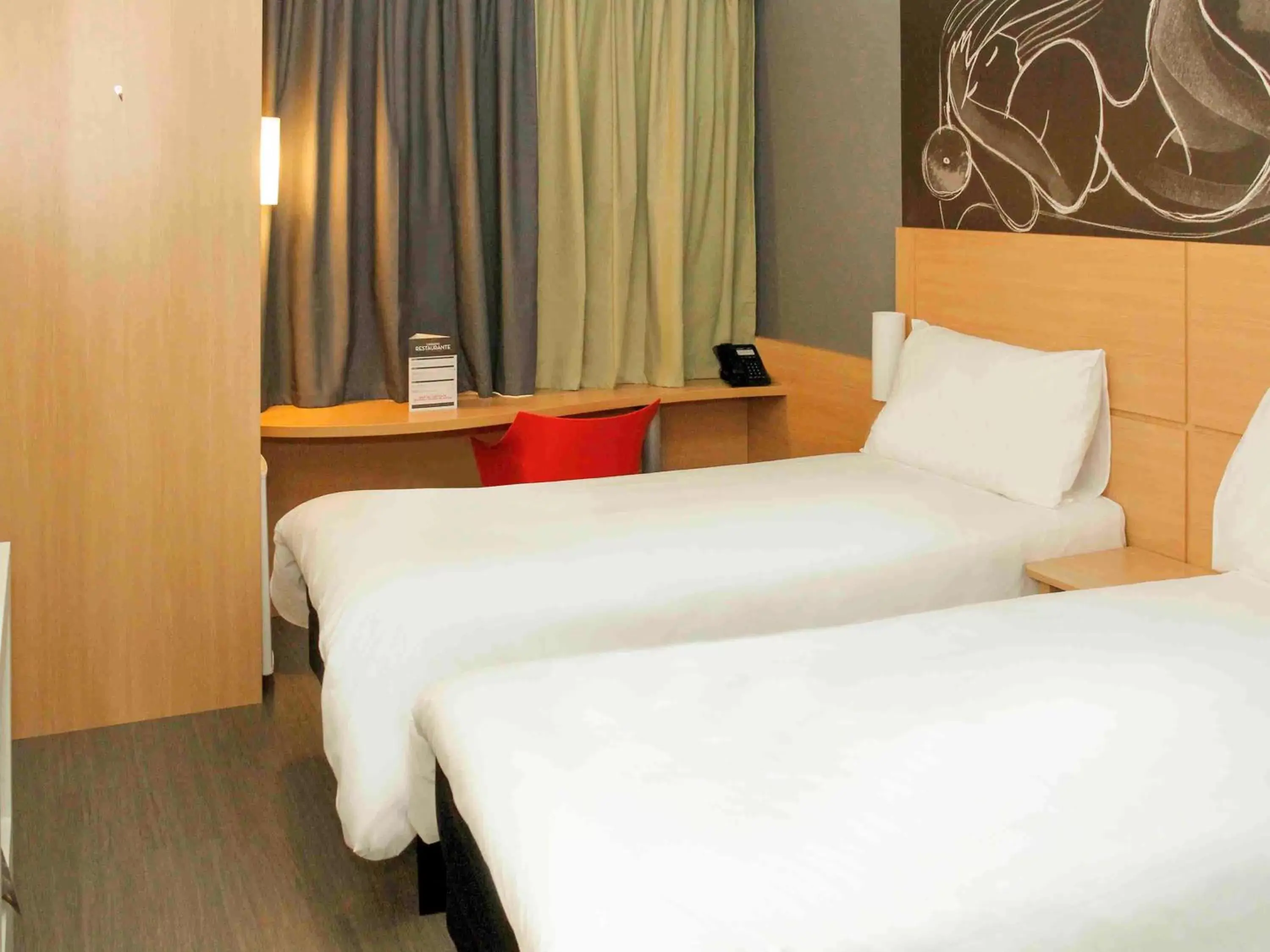 Photo of the whole room, Bed in ibis Jatai