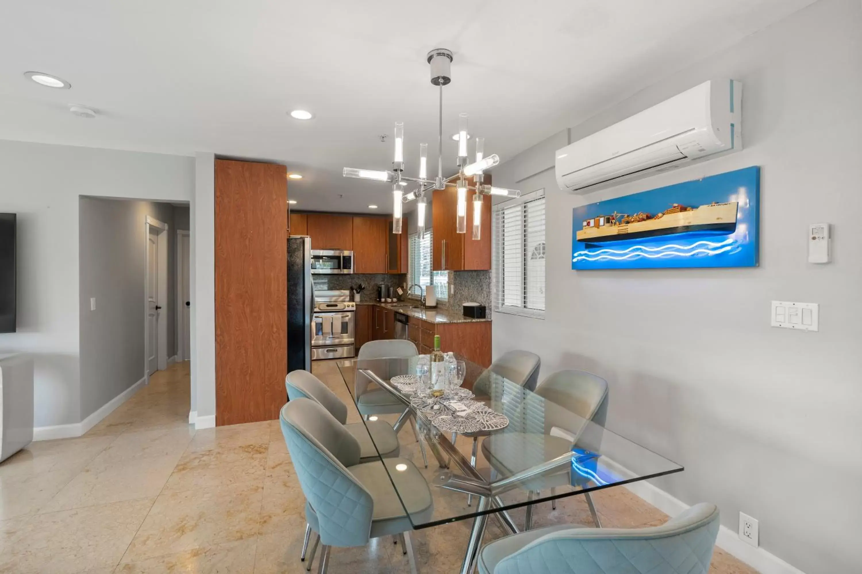 Dining Area in Isle of Venice Residence and Marina