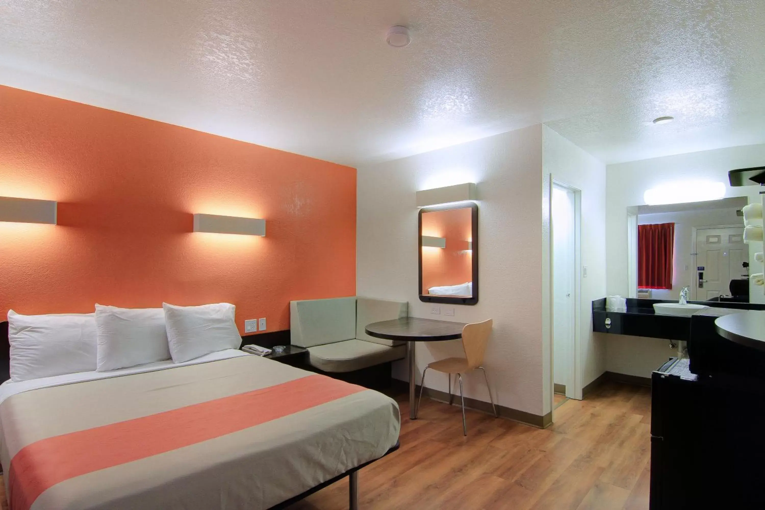 Photo of the whole room in Motel 6 Old town Scottsdale Fashion Square