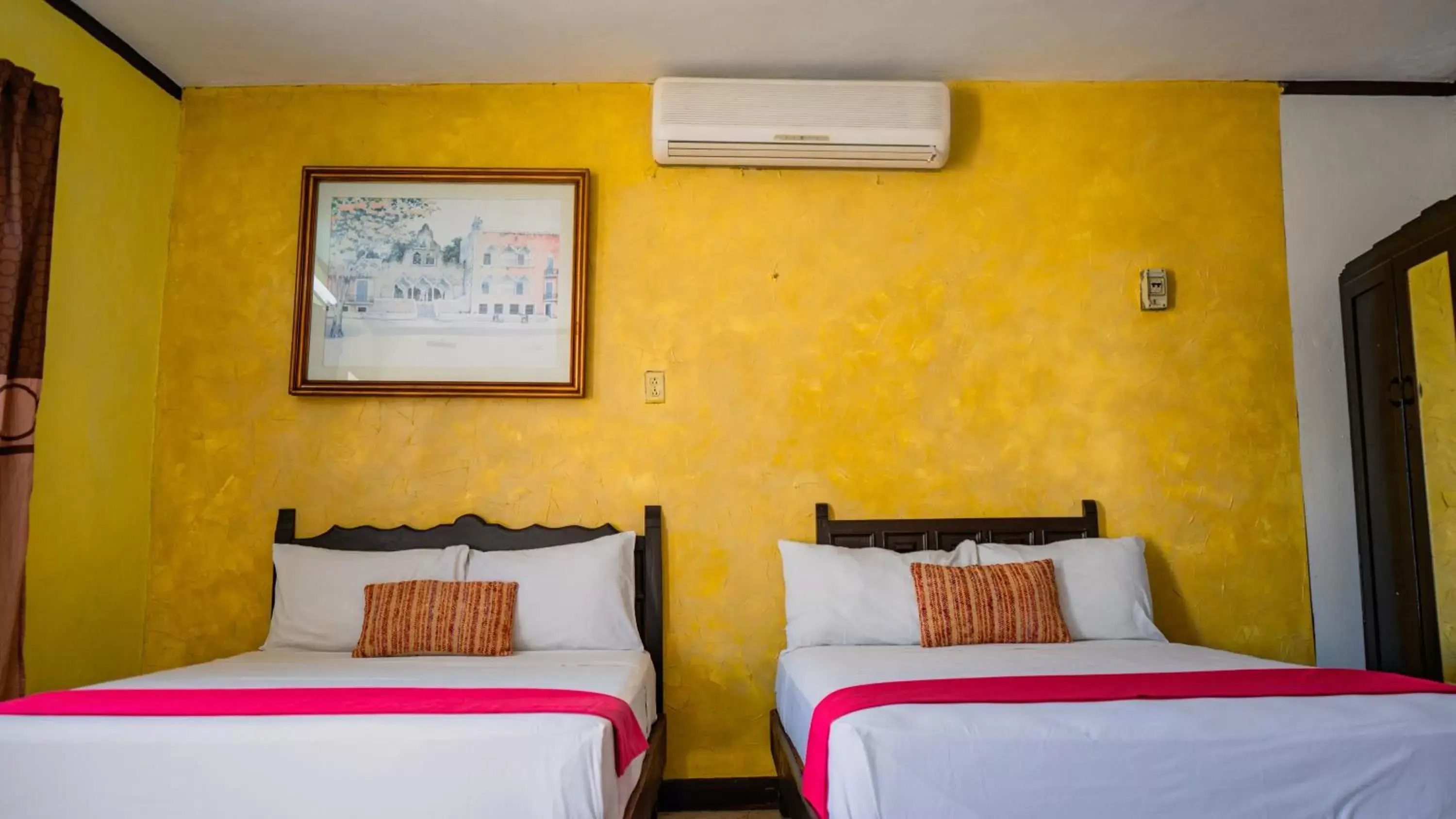 air conditioner, Bed in Hotel Mucuy