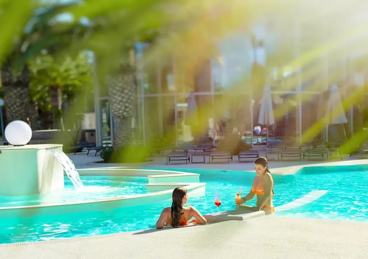 Swimming pool in UNA HOTELS MH Matera Swimming pool in UNA HOTELS MH Matera