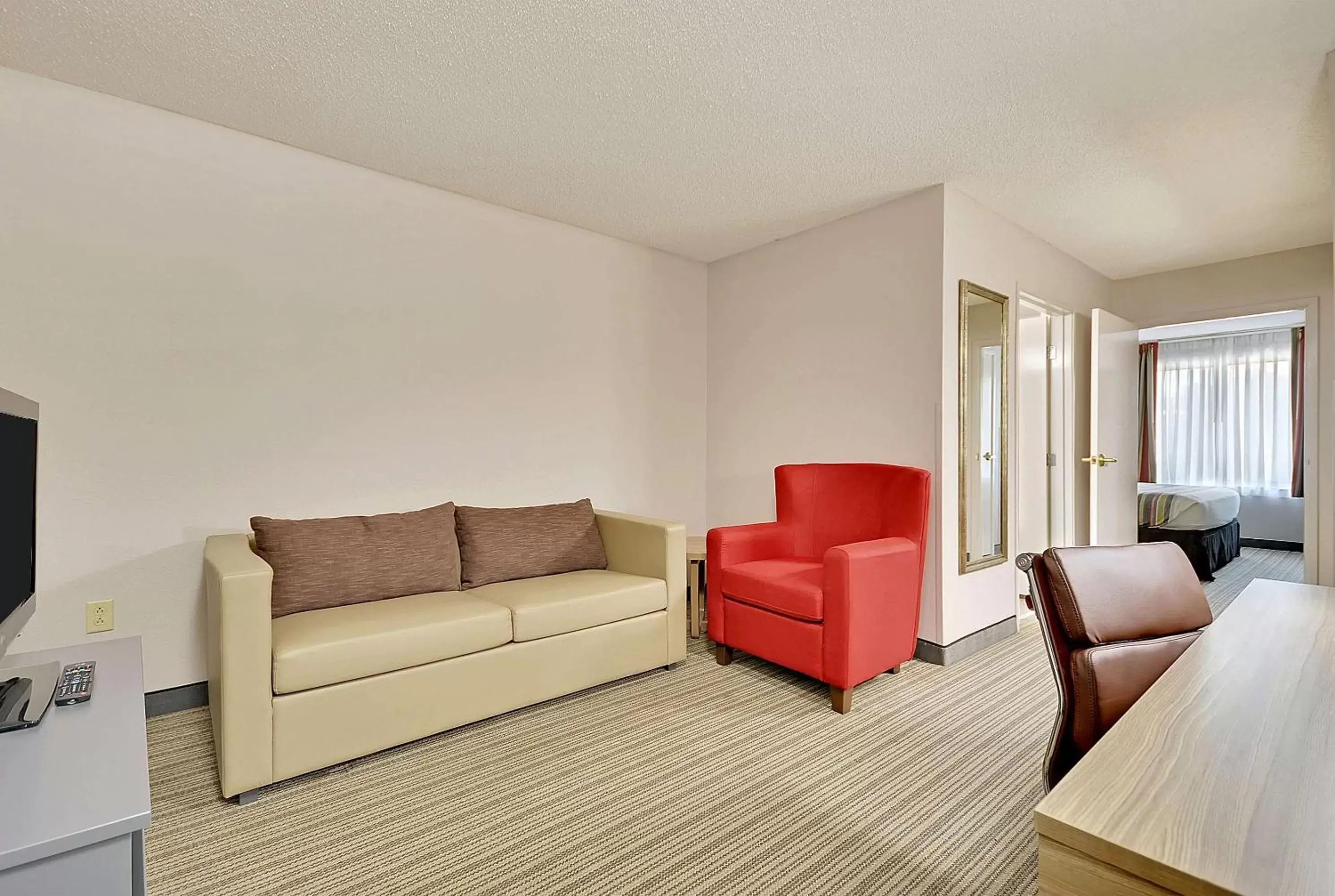 Photo of the whole room, Seating Area in Country Inn & Suites by Radisson, Charleston North, SC