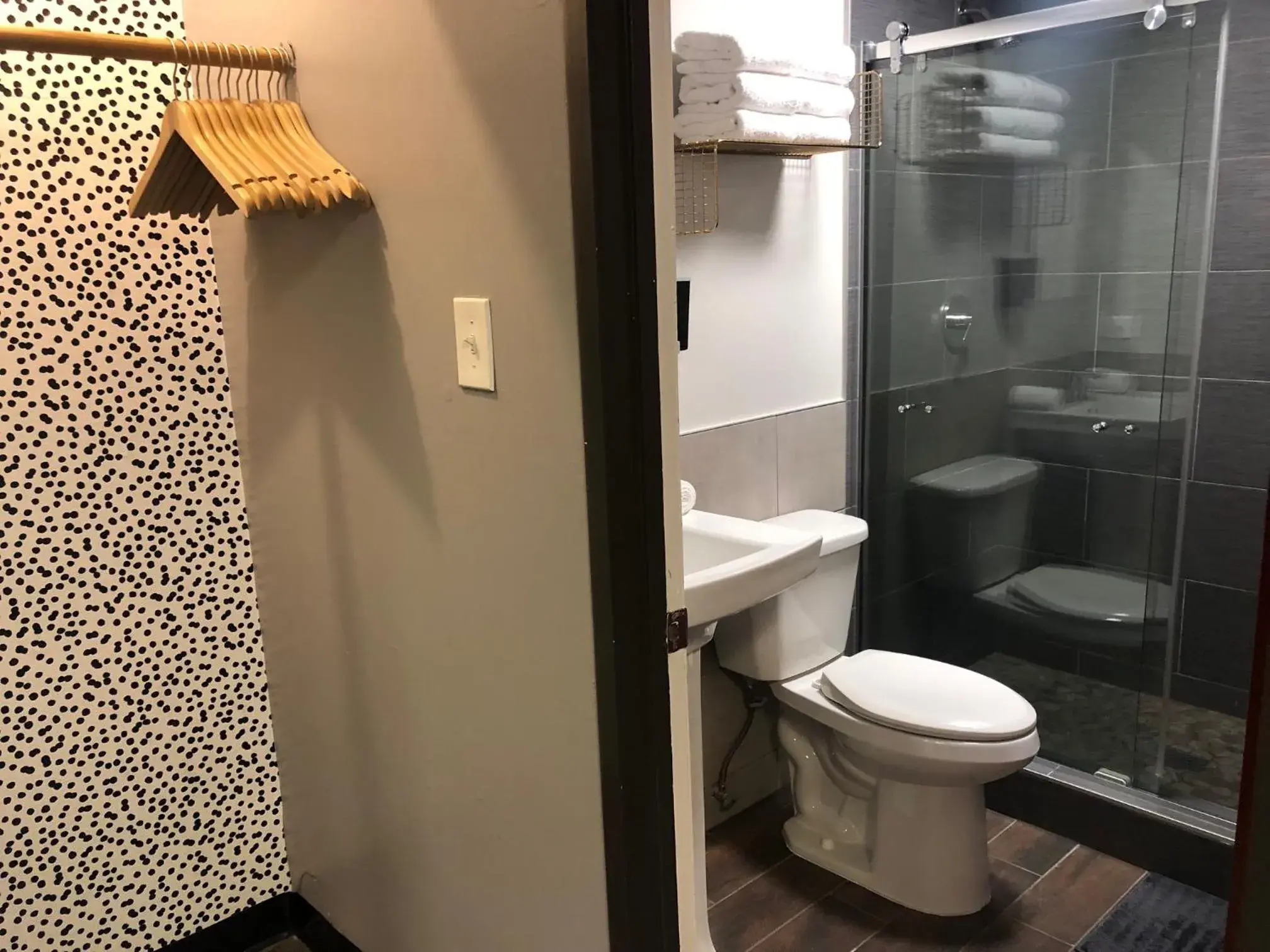 Bathroom in Chicago Getaway Hostel