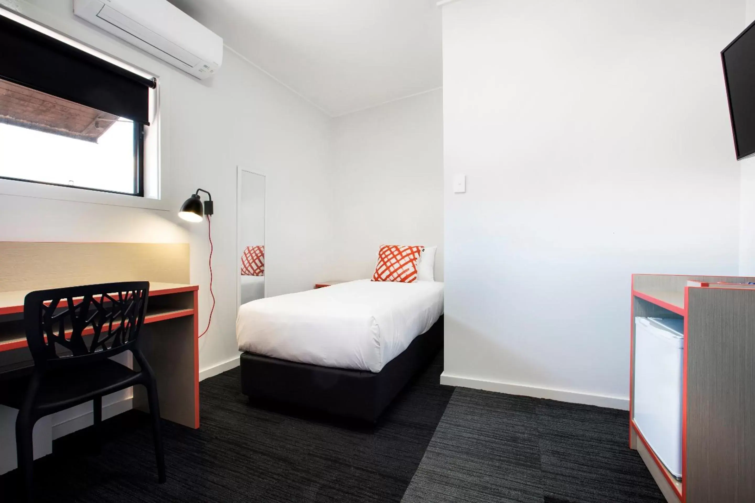 Photo of the whole room, Bed in Villawood Hotel