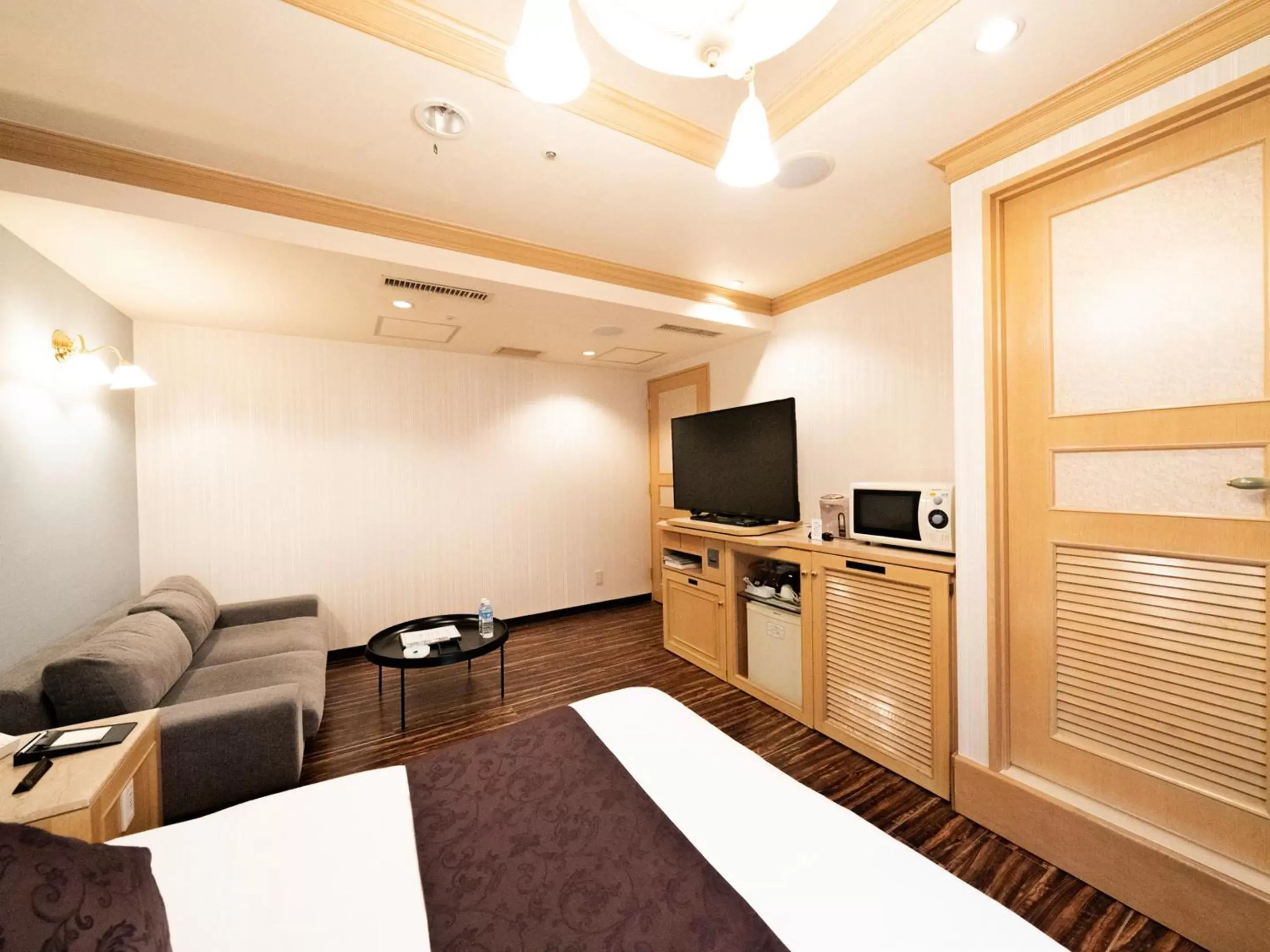 Bed, TV/Entertainment Center in ORDA HOTEL