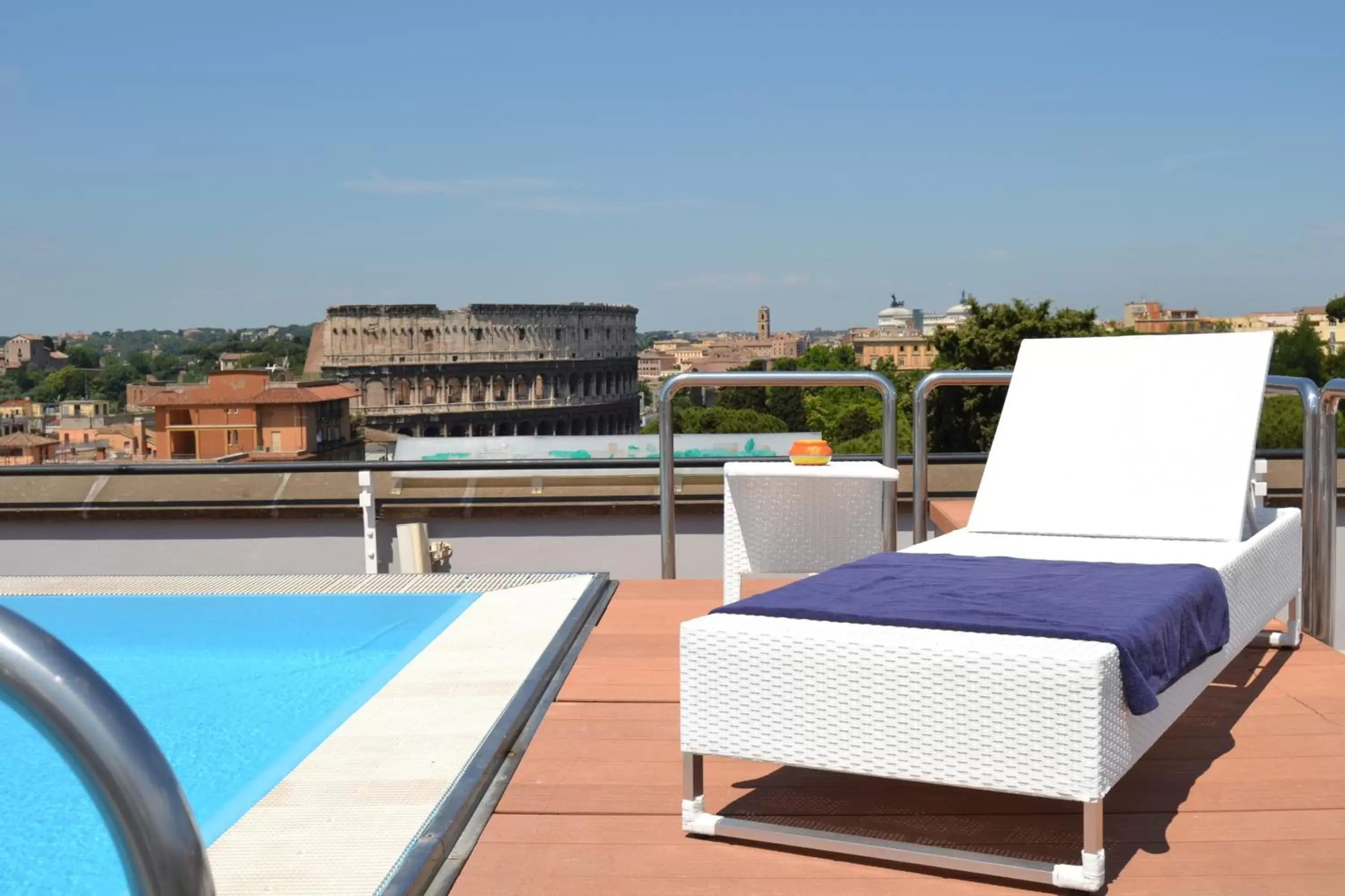 View (from property/room), Swimming Pool in Mercure Roma Centro Colosseo