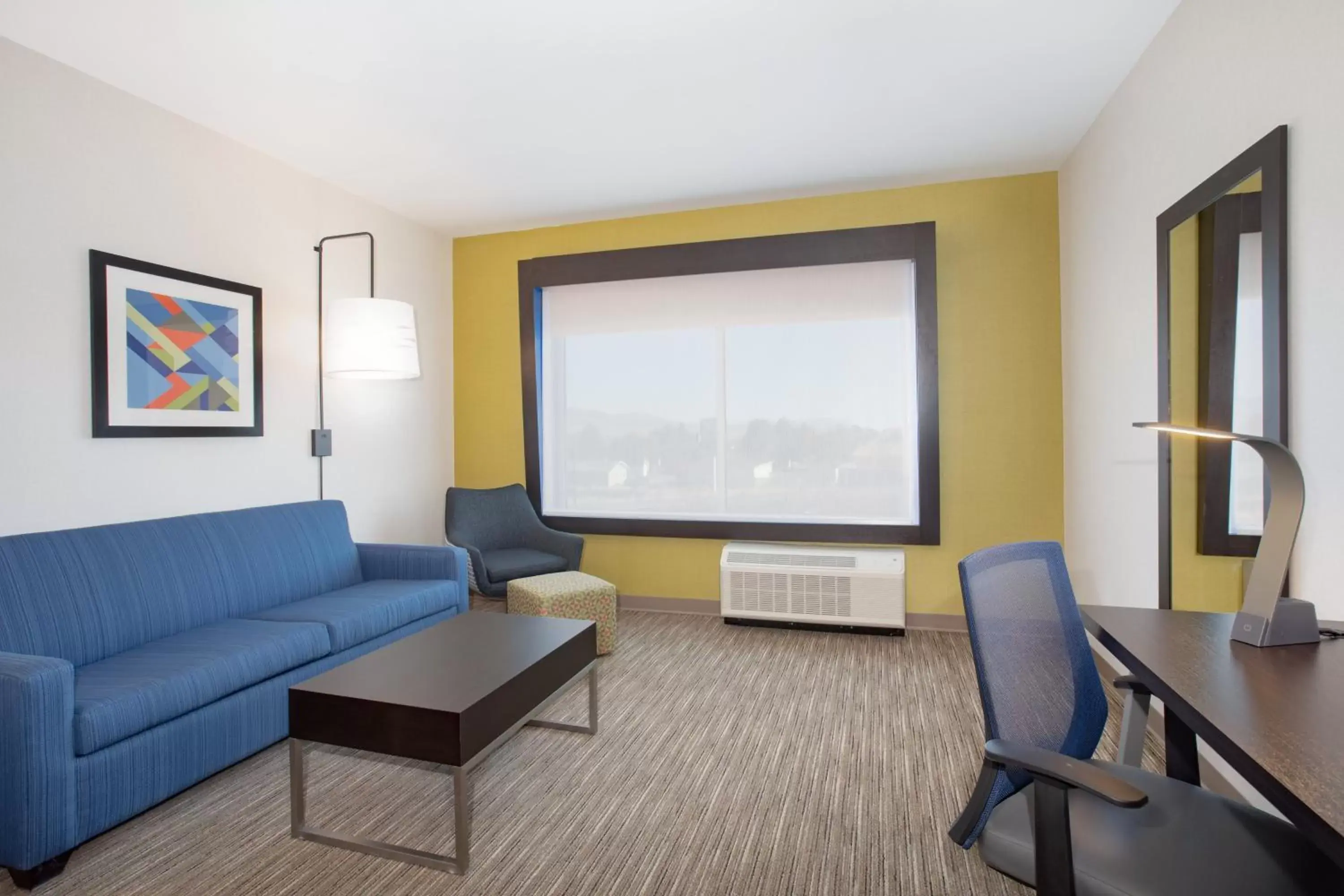 Photo of the whole room, Seating Area in Holiday Inn Express & Suites - Ely, an IHG Hotel