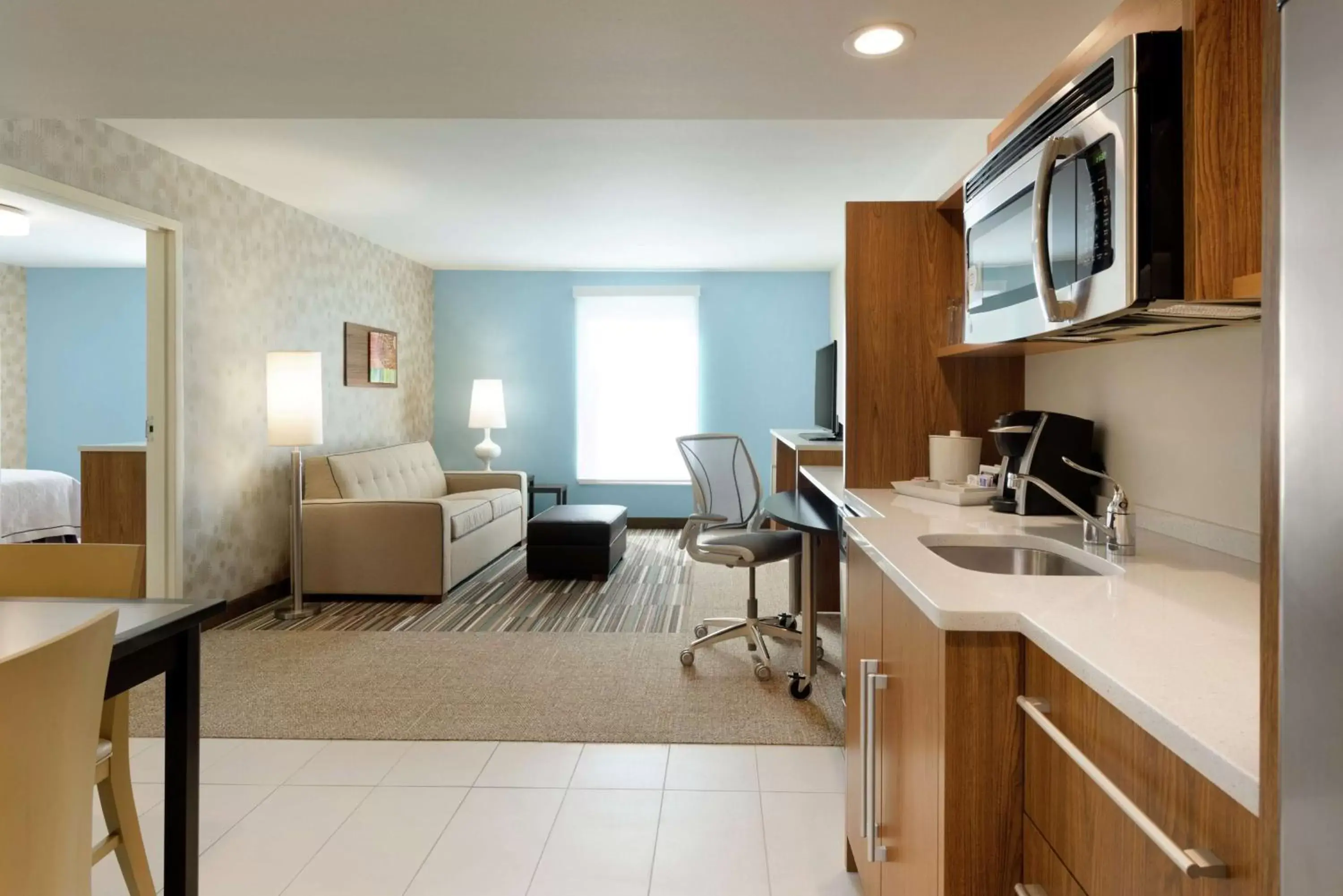 Bedroom, Kitchen/Kitchenette in Home2 Suites by Hilton Milwaukee Airport