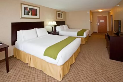 Bedroom, Bed in Holiday Inn Express Hotel & Suites Anderson by IHG