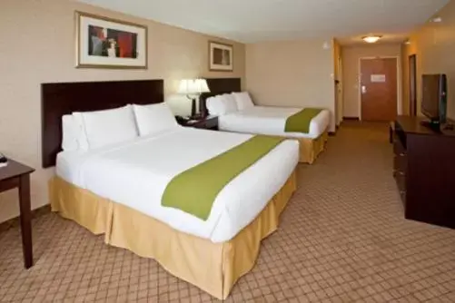 Bedroom, Bed in Holiday Inn Express Hotel & Suites Anderson, an IHG Hotel