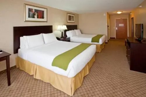 Queen Room with Two Queen Beds - Non-Smoking in Holiday Inn Express Hotel & Suites Anderson, an IHG Hotel