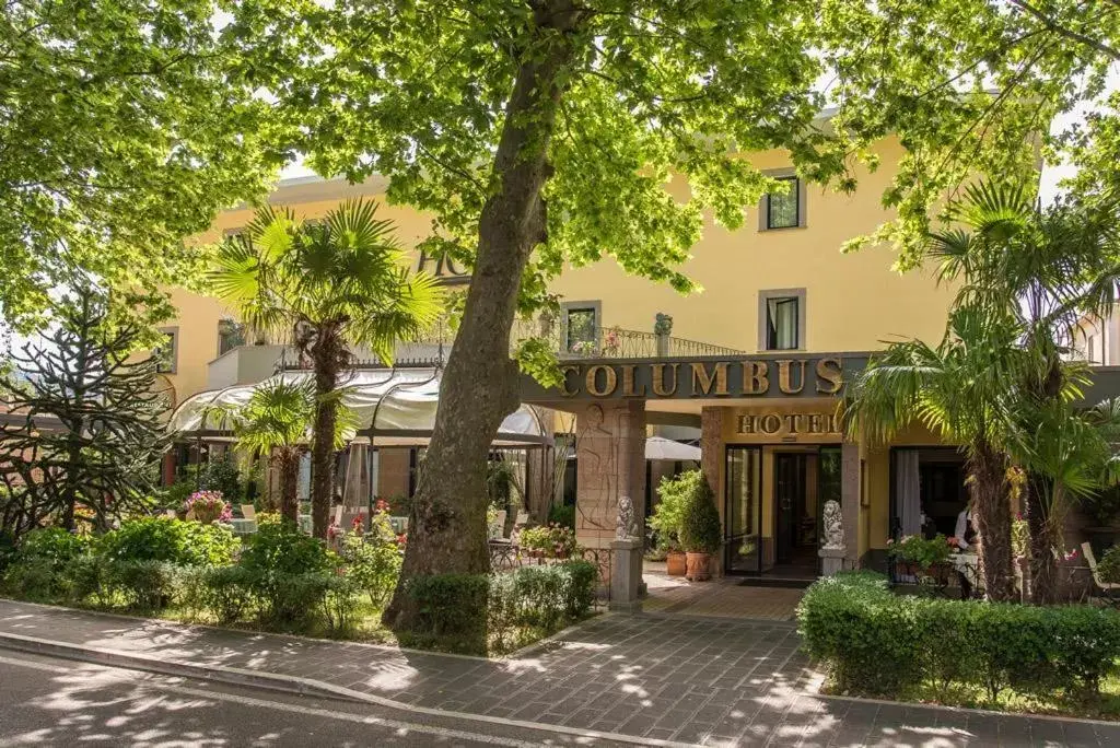 Facade/entrance, Property Building in Hotel Columbus sul Lago