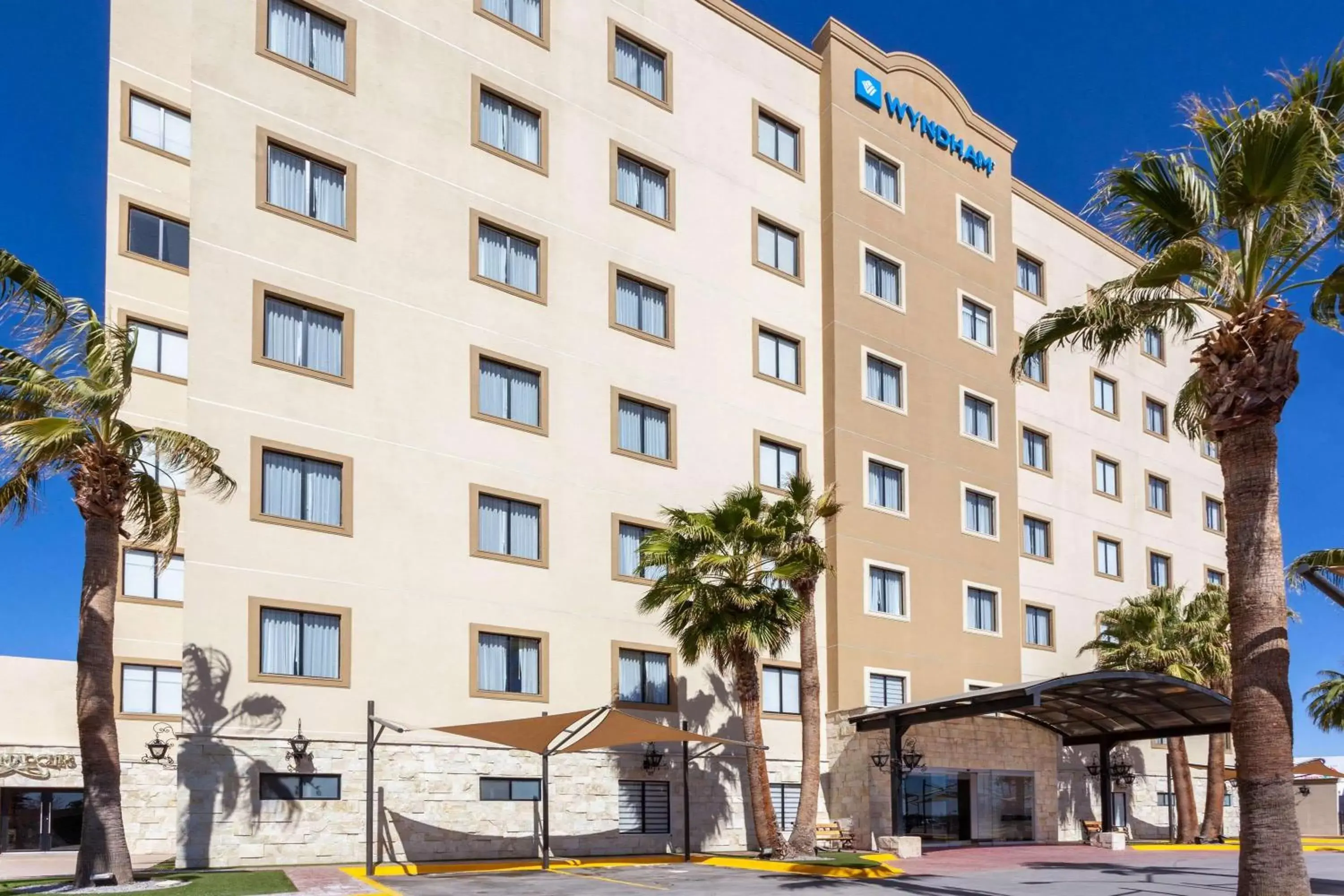 Property building in Wyndham Torreon Property building in Wyndham Torreon