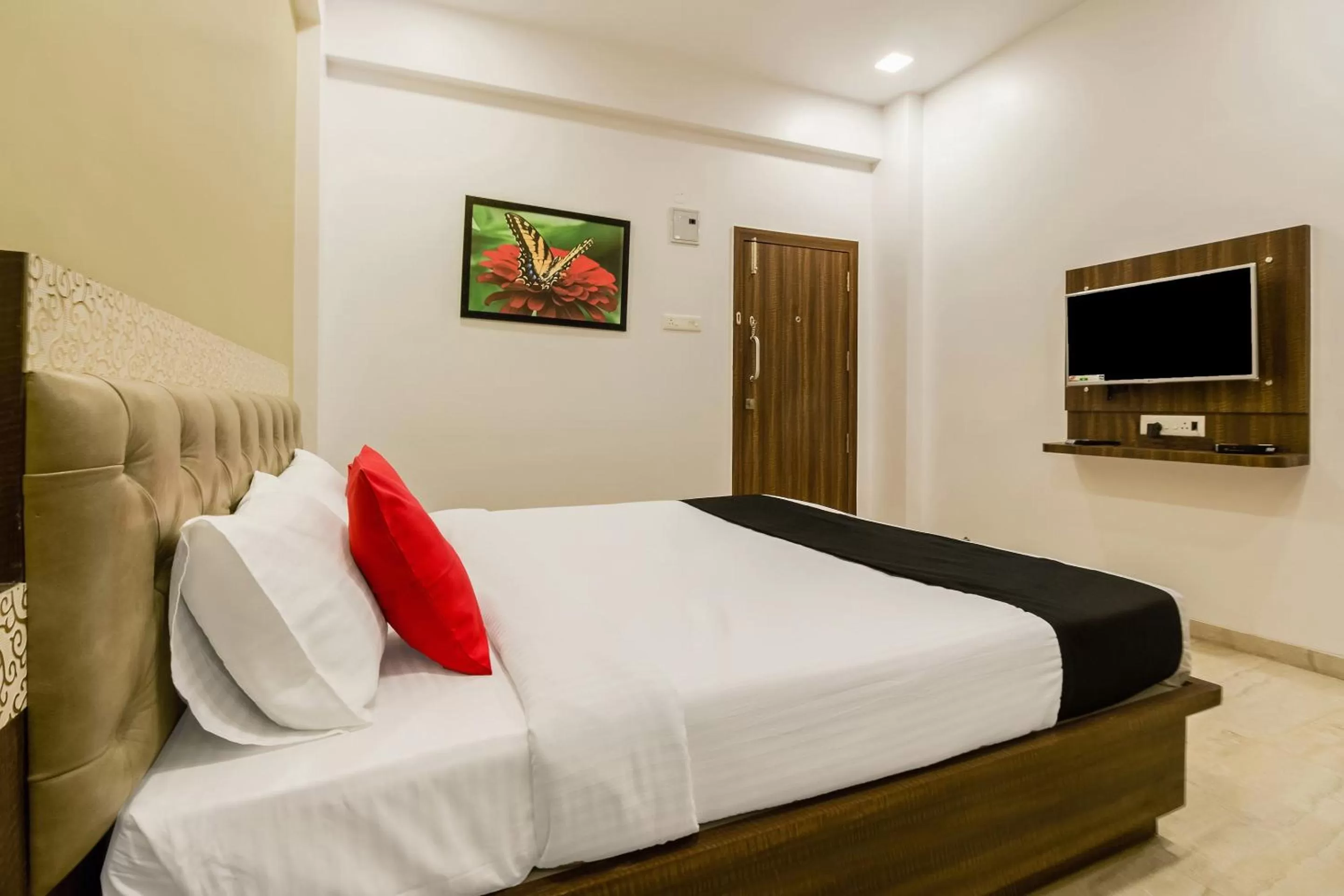 Bedroom, Bed in Hotel Om Inn - Talegaon Dabhade