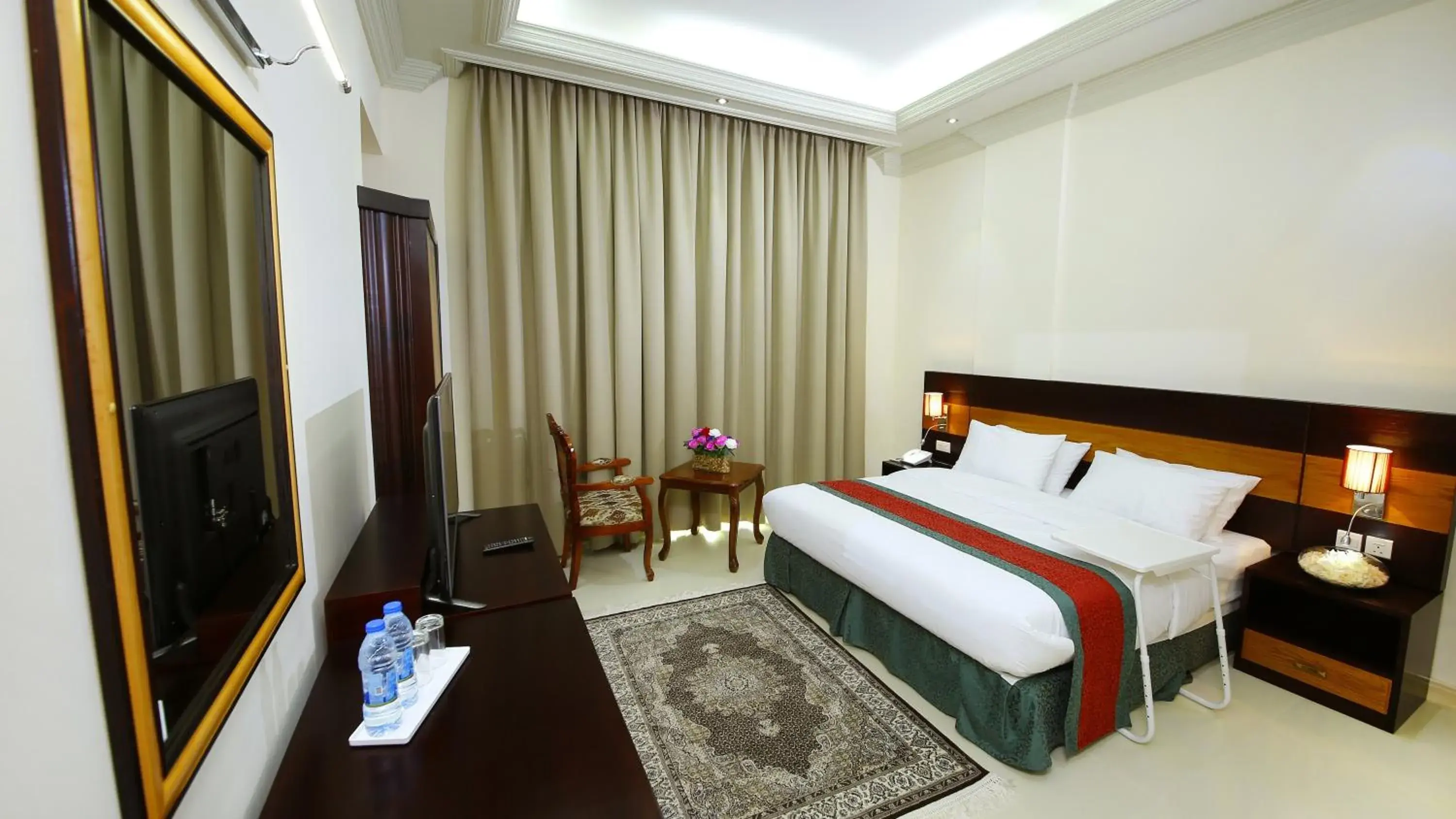 Photo of the whole room, Bed in Muscat International Hotel Plaza