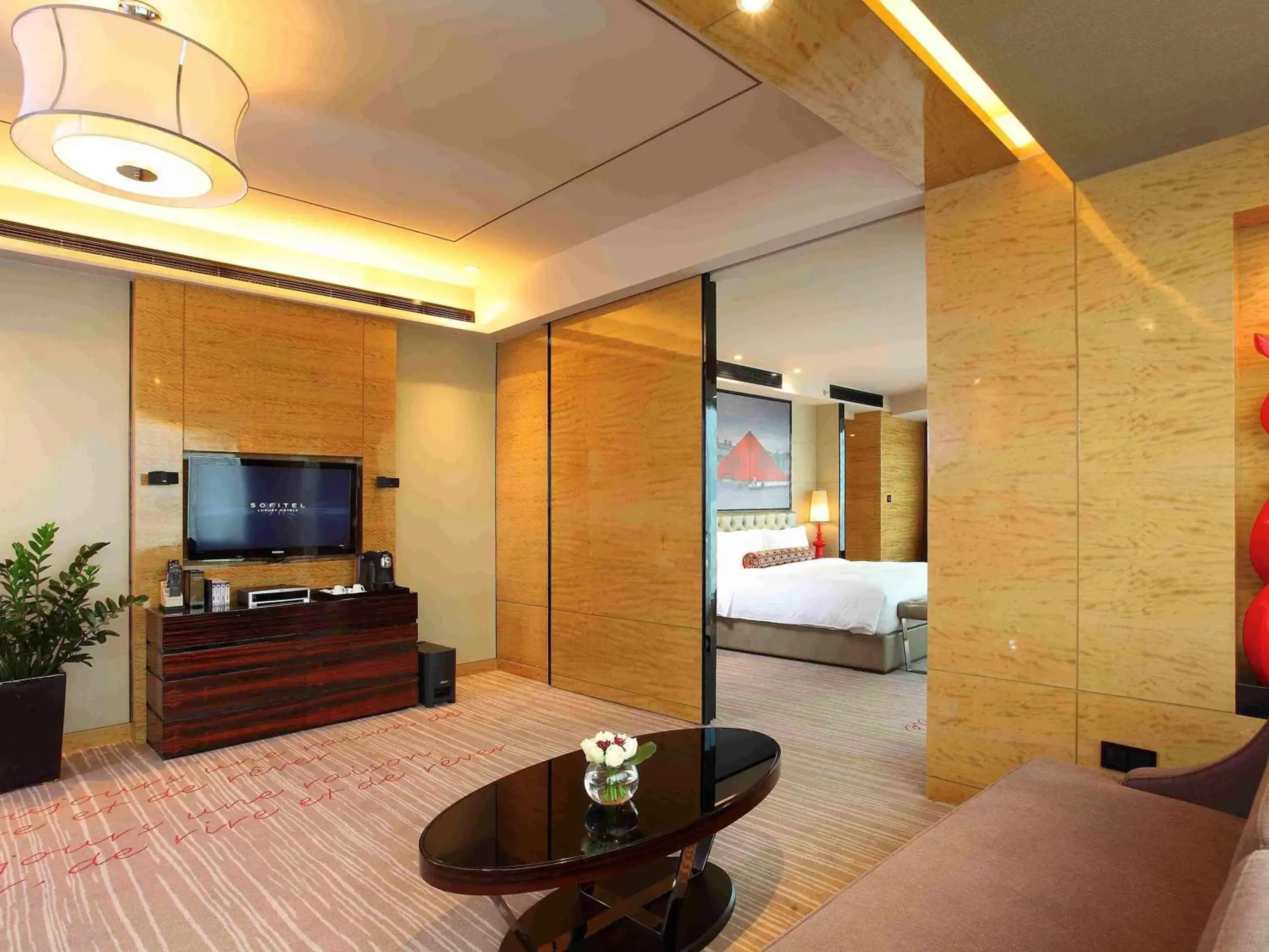 Photo of the whole room, TV/Entertainment Center in Sofitel Guangzhou Sunrich