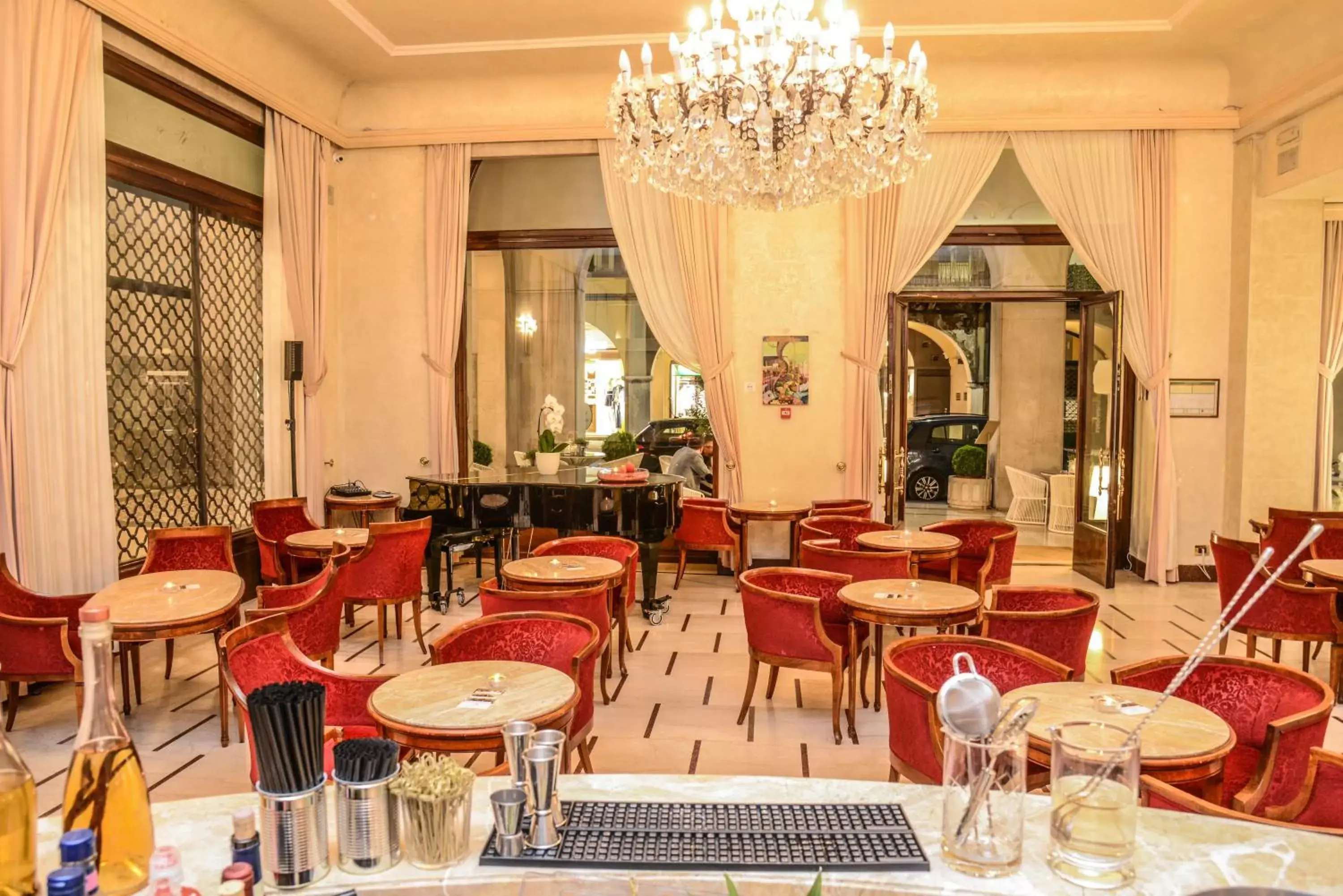 Lounge or bar, Restaurant/Places to Eat in Hotel Vittoria