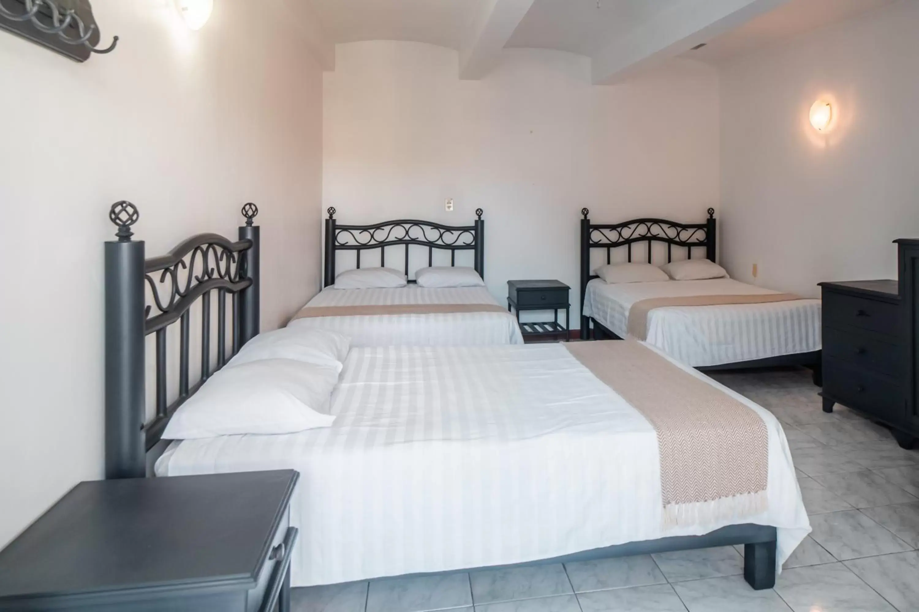 Photo of the whole room, Bed in Marqués Oaxaca - Hotel