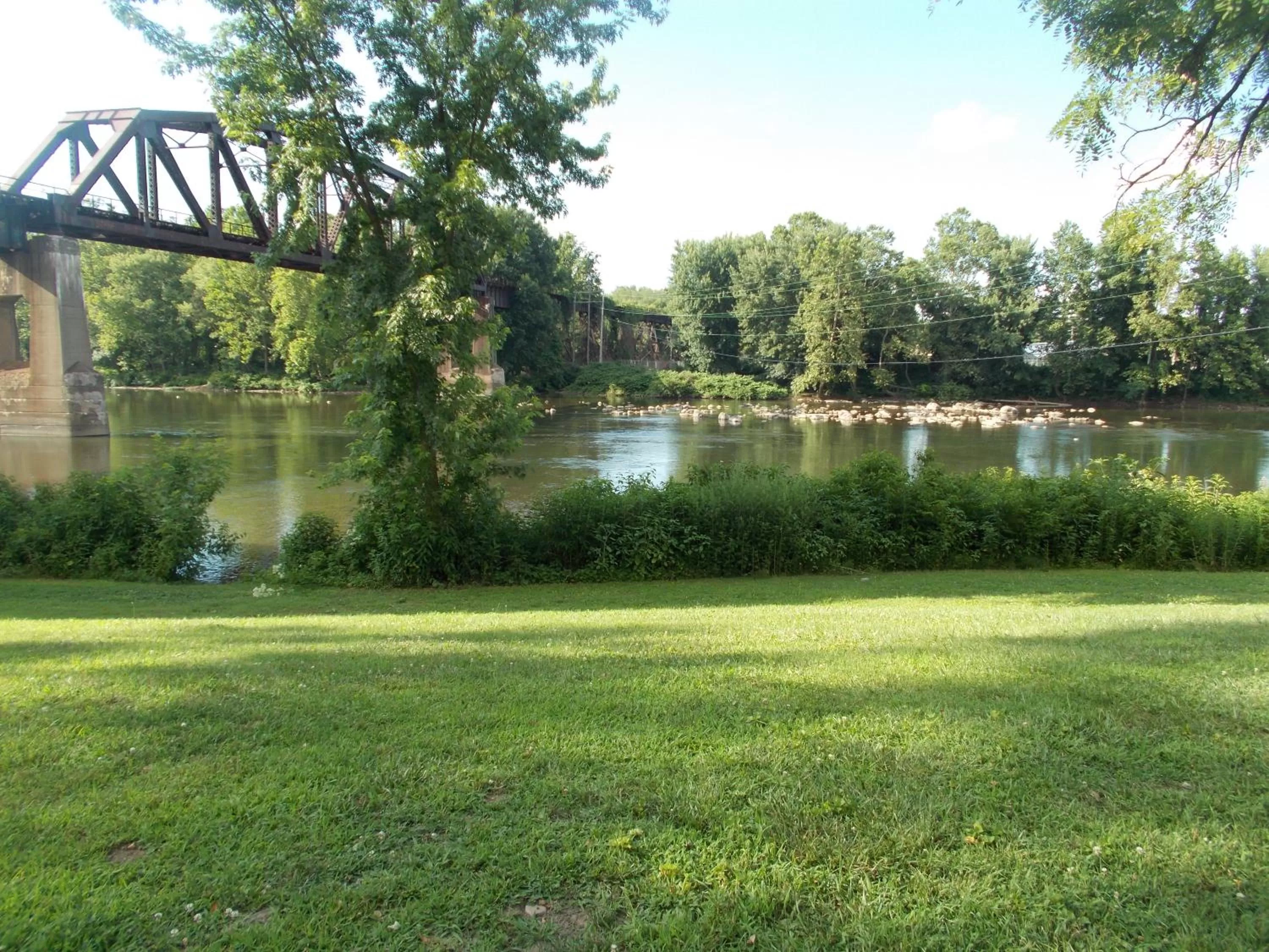 Area and facilities, Garden in Melody Motor Lodge