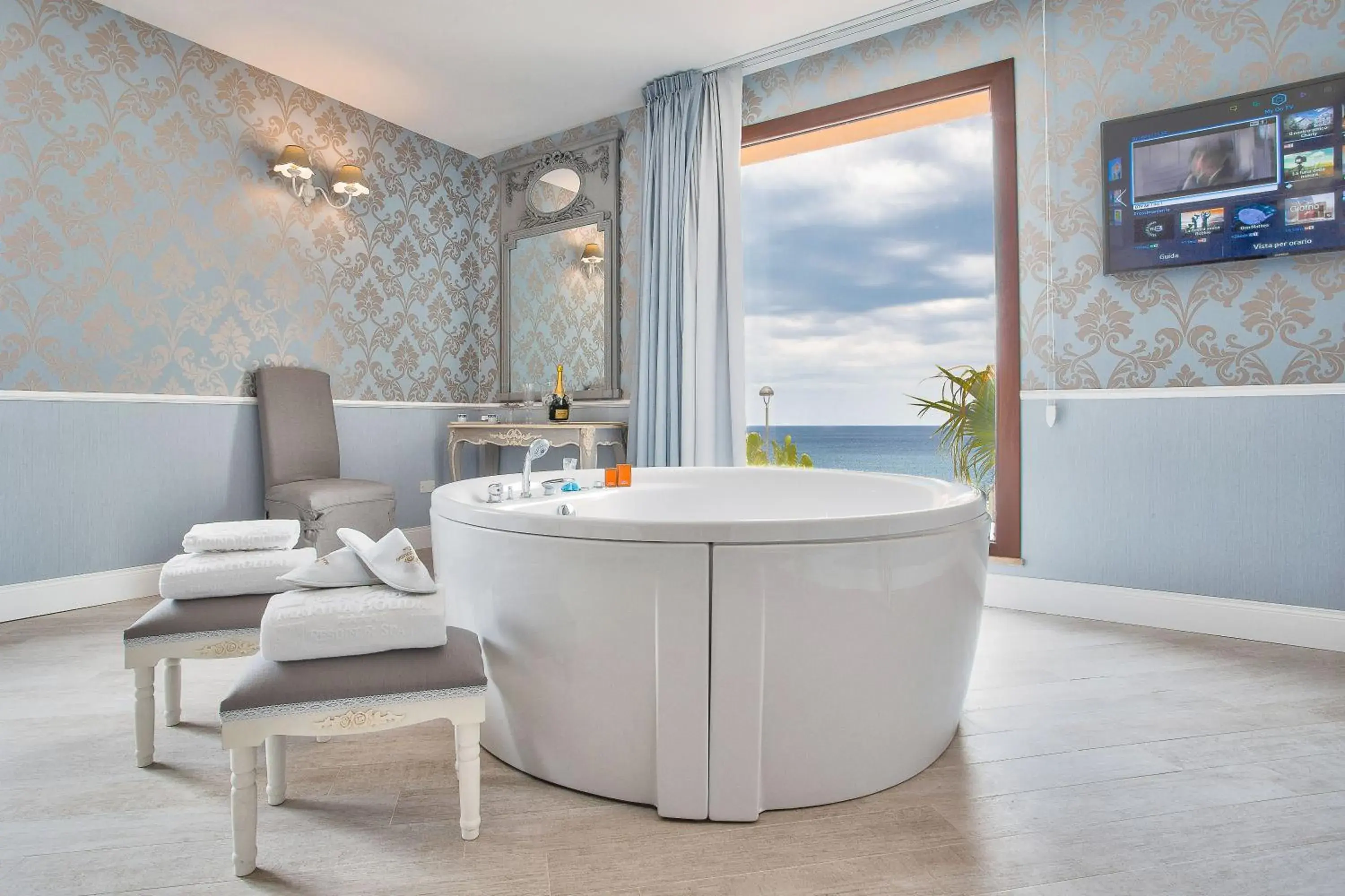 Suite with Spa Bath in Marina Holiday & Spa