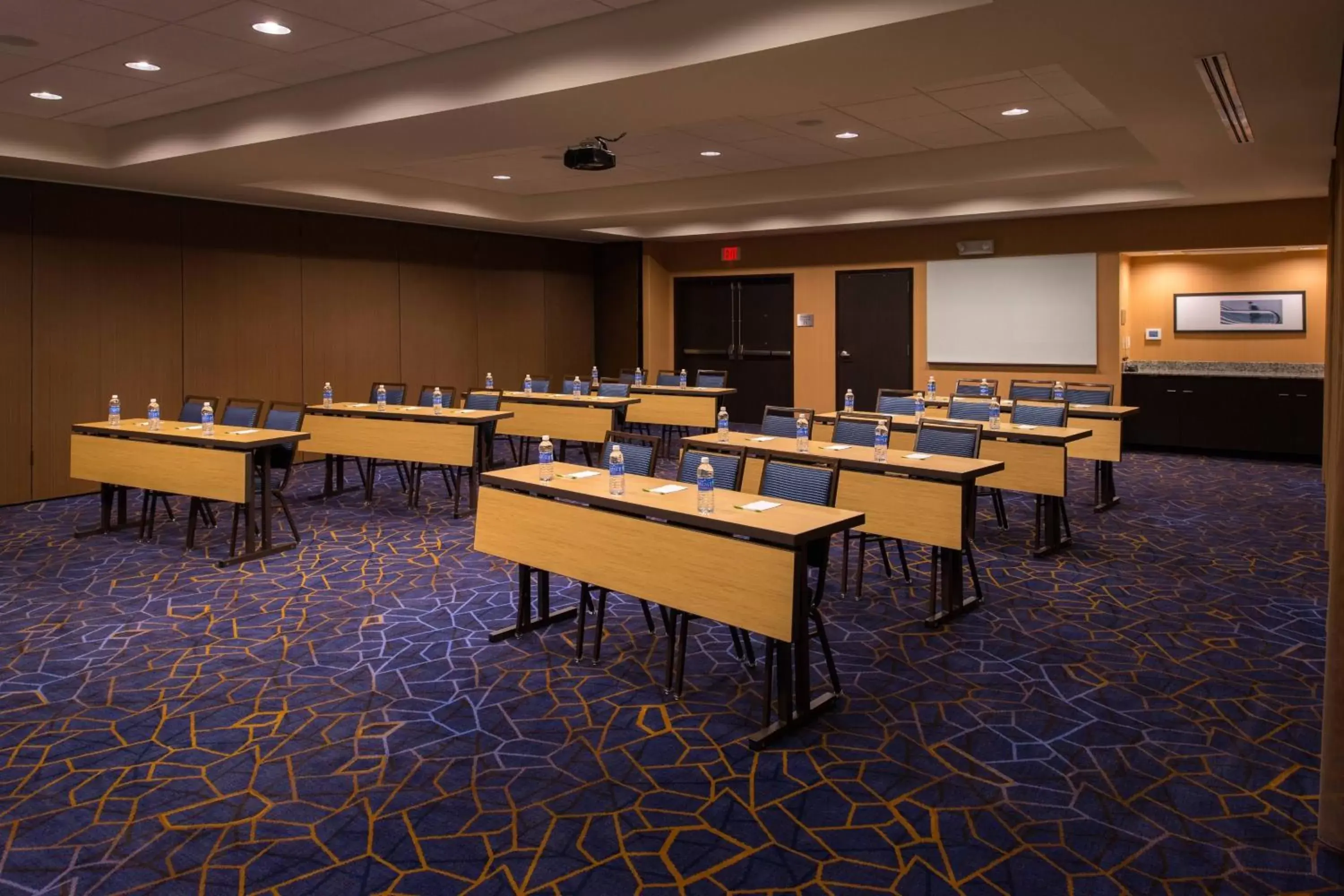 Meeting/conference room in Courtyard by Marriott Hot Springs