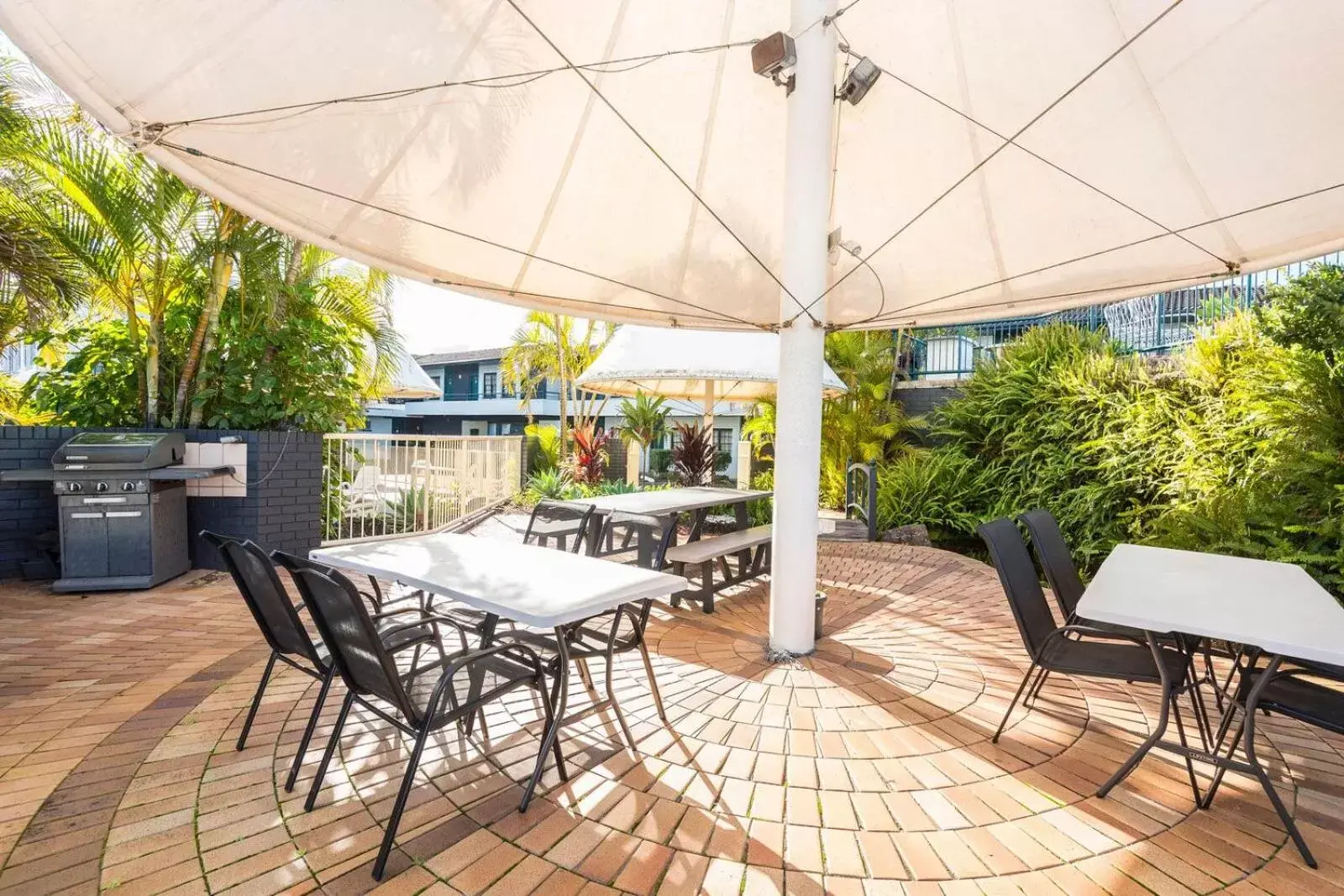 BBQ facilities, Restaurant/Places to Eat in Comfort Inn All Seasons