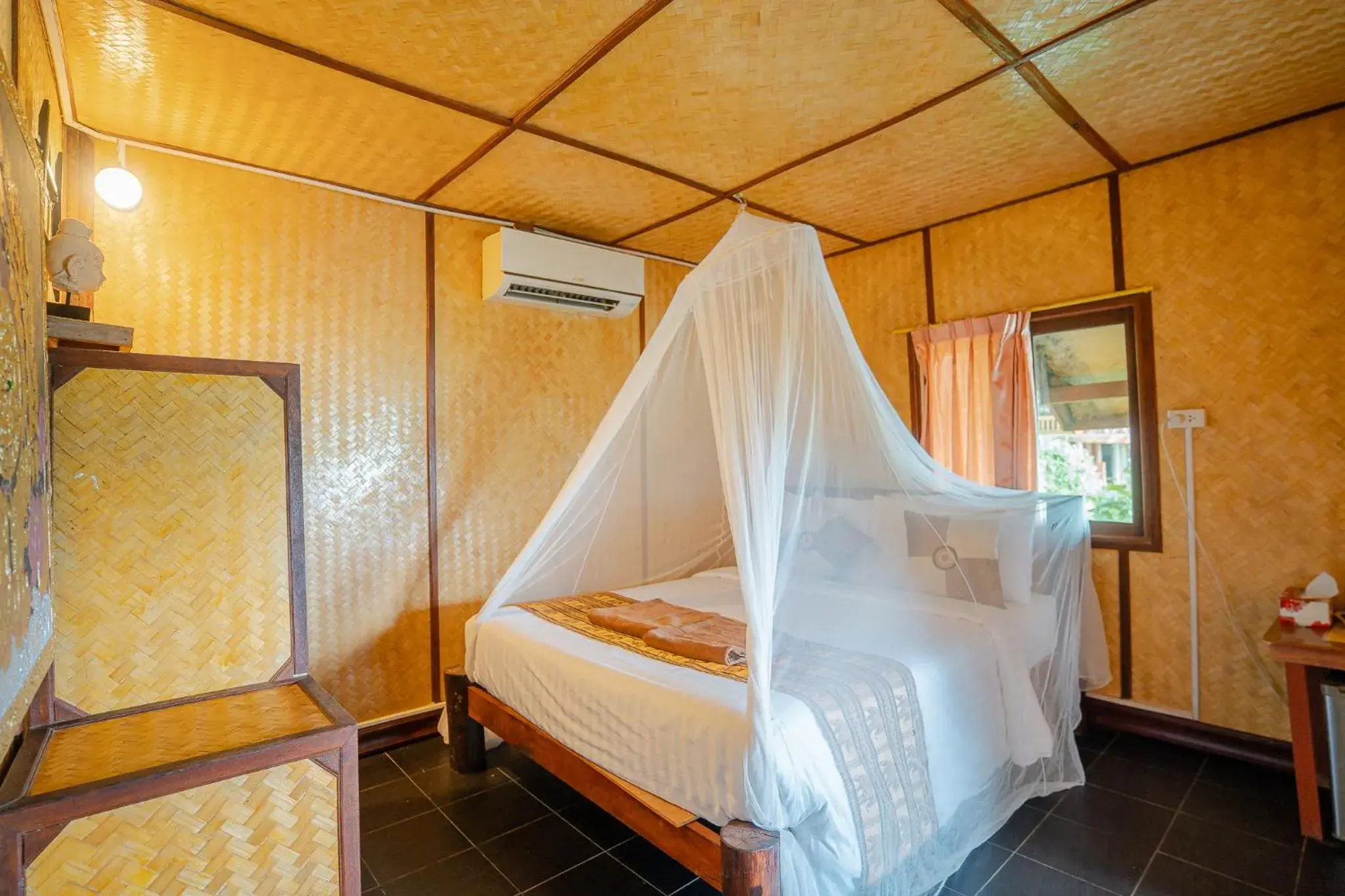 Bedroom, Bed in Koh Jum Resort