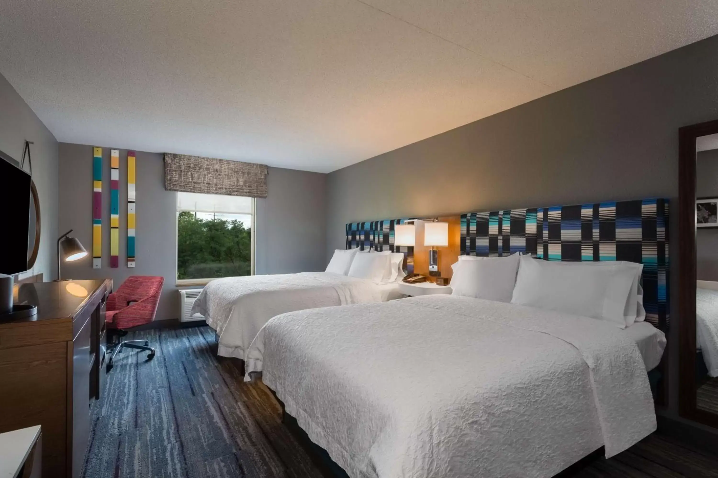 Bedroom, Bed in Hampton Inn & Suites Herndon-Reston