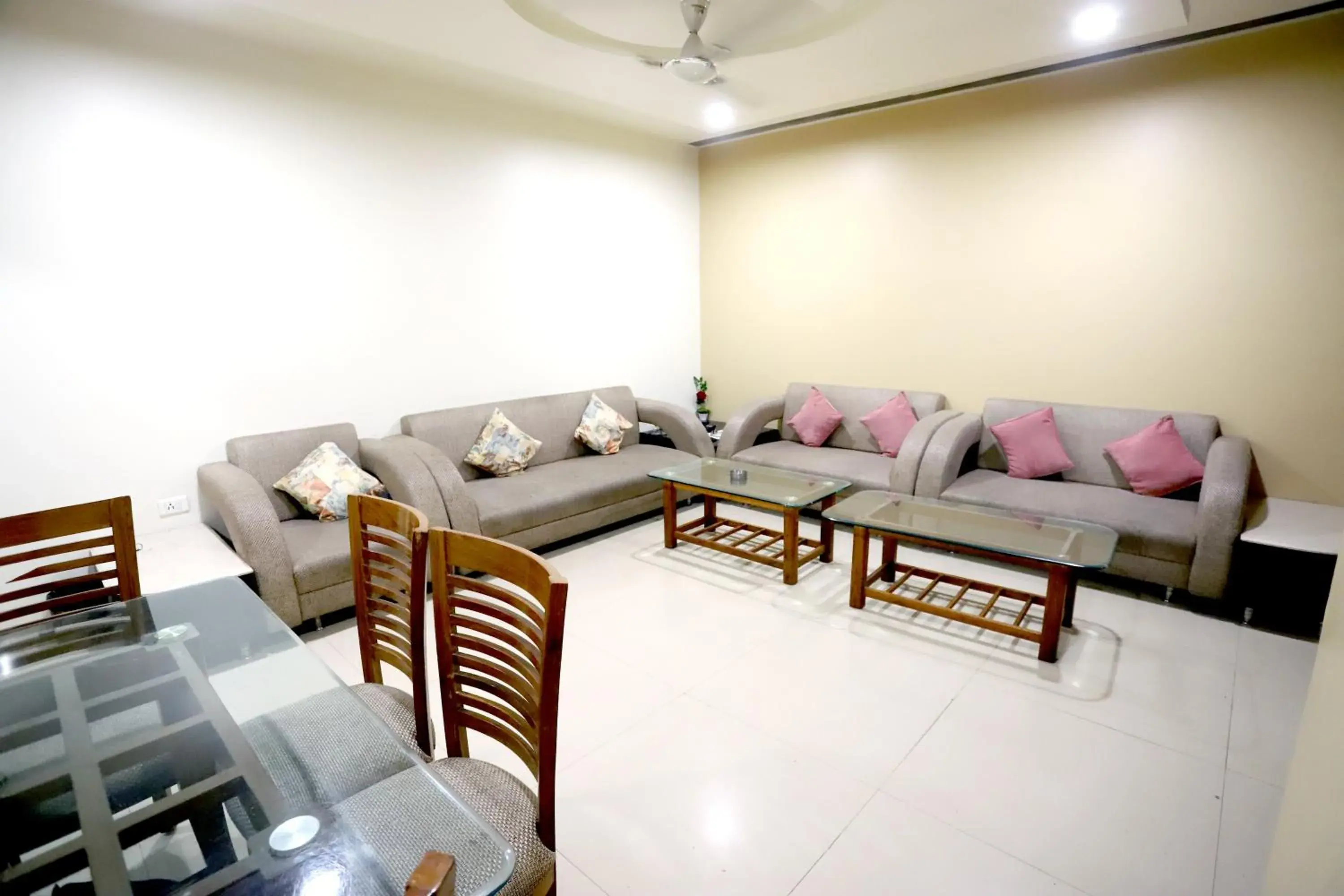 Living room, Seating Area in HOTEL BLUE PEARL