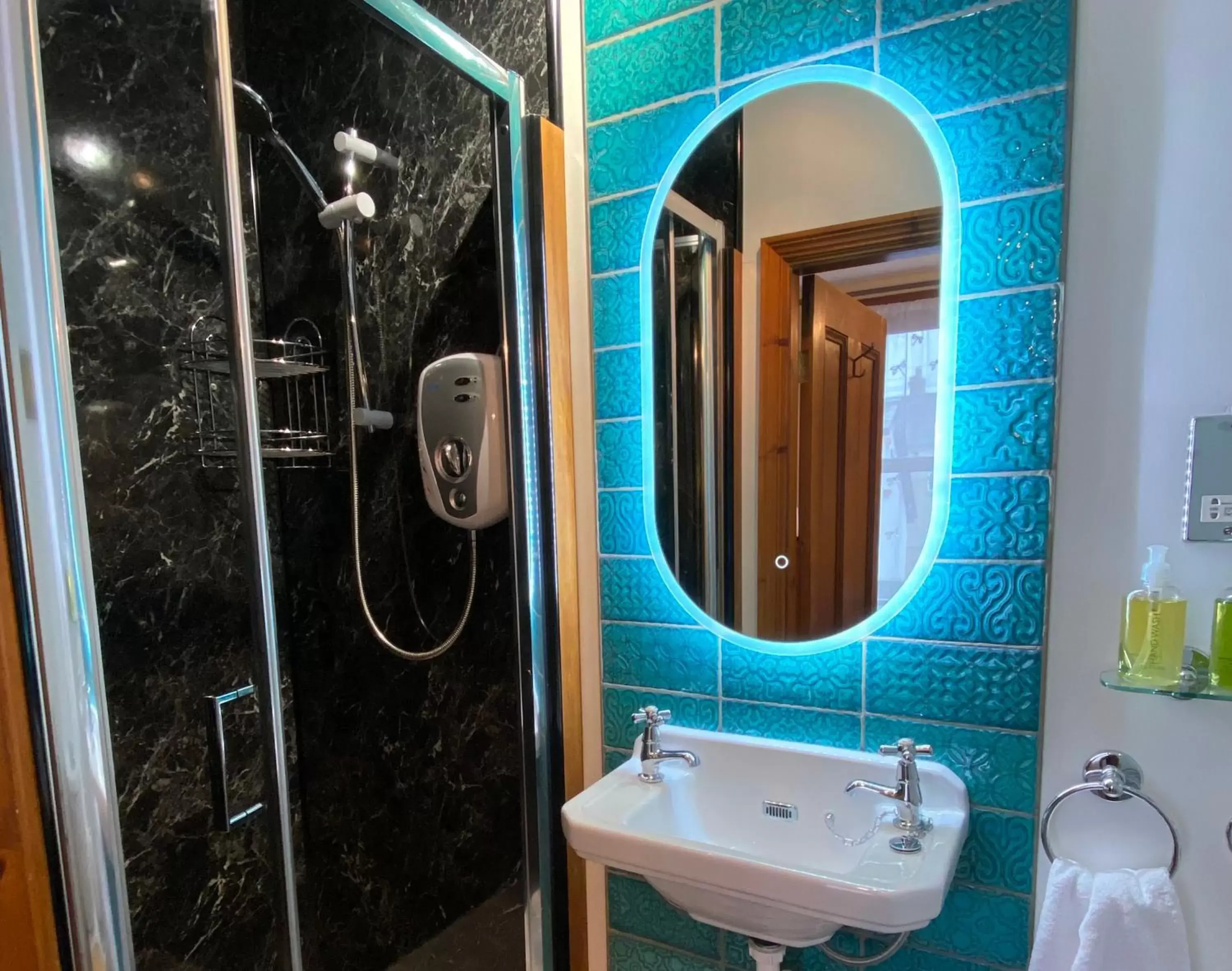 Shower, Bathroom in Elm Tree Lodge