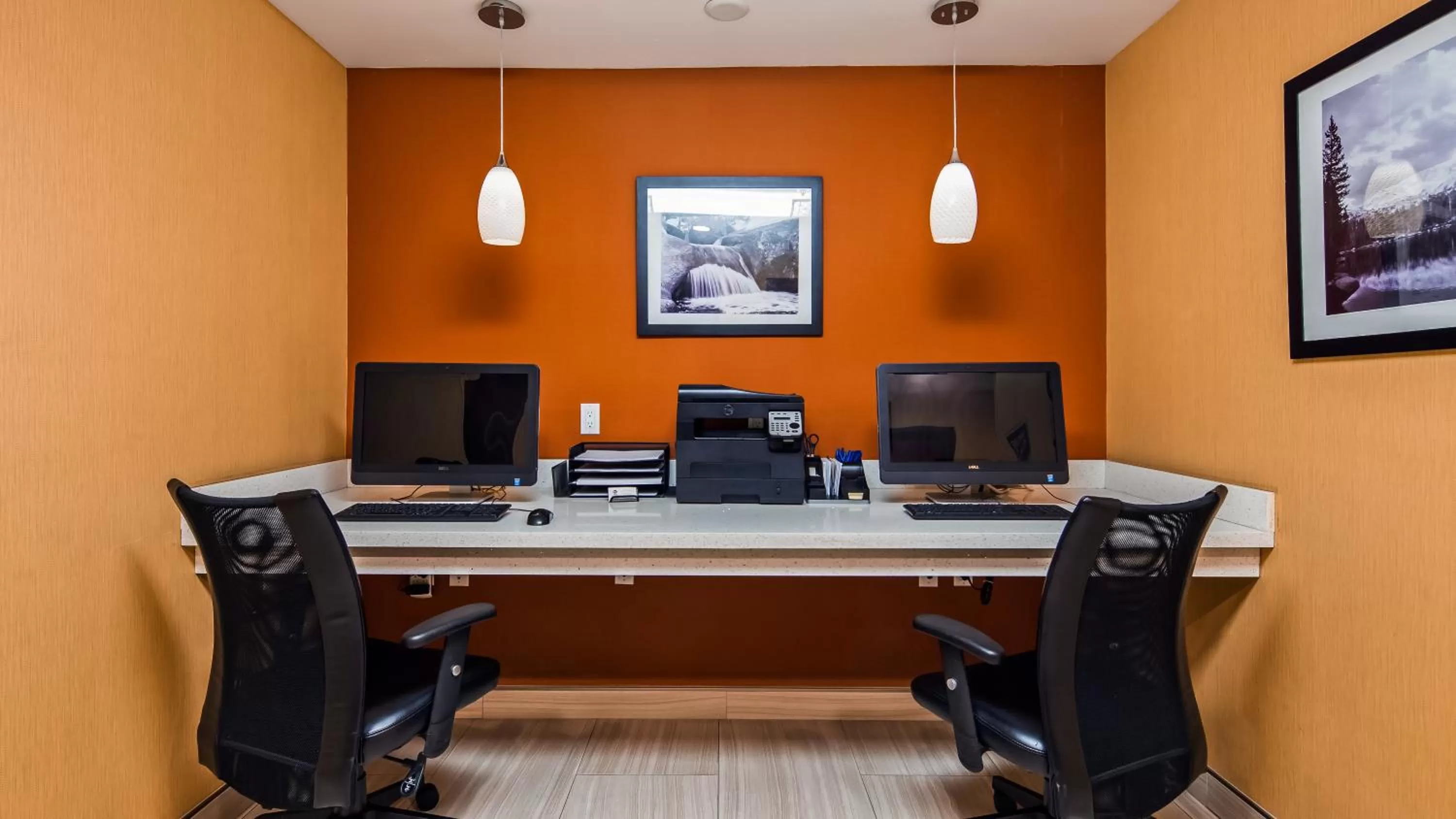 Business facilities in Best Western Plus Fresno Airport Hotel