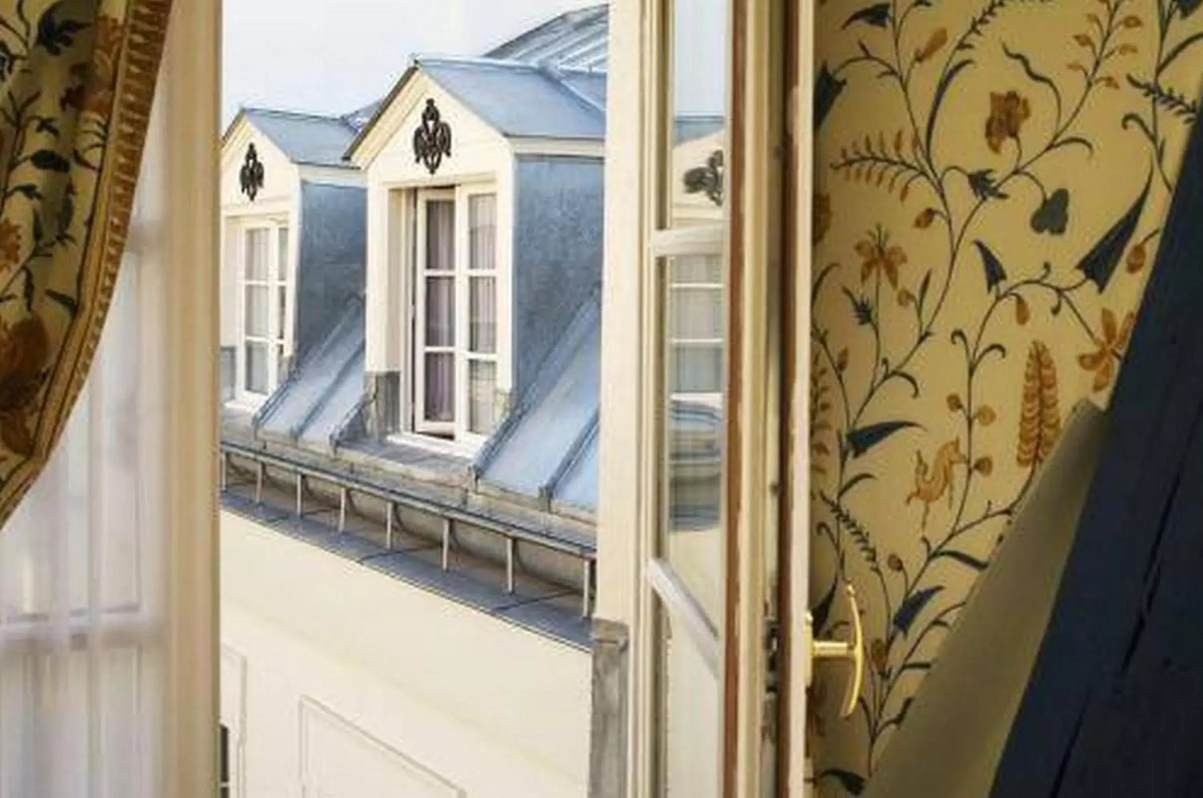 View (from property/room), Balcony/Terrace in Le Relais Montmartre