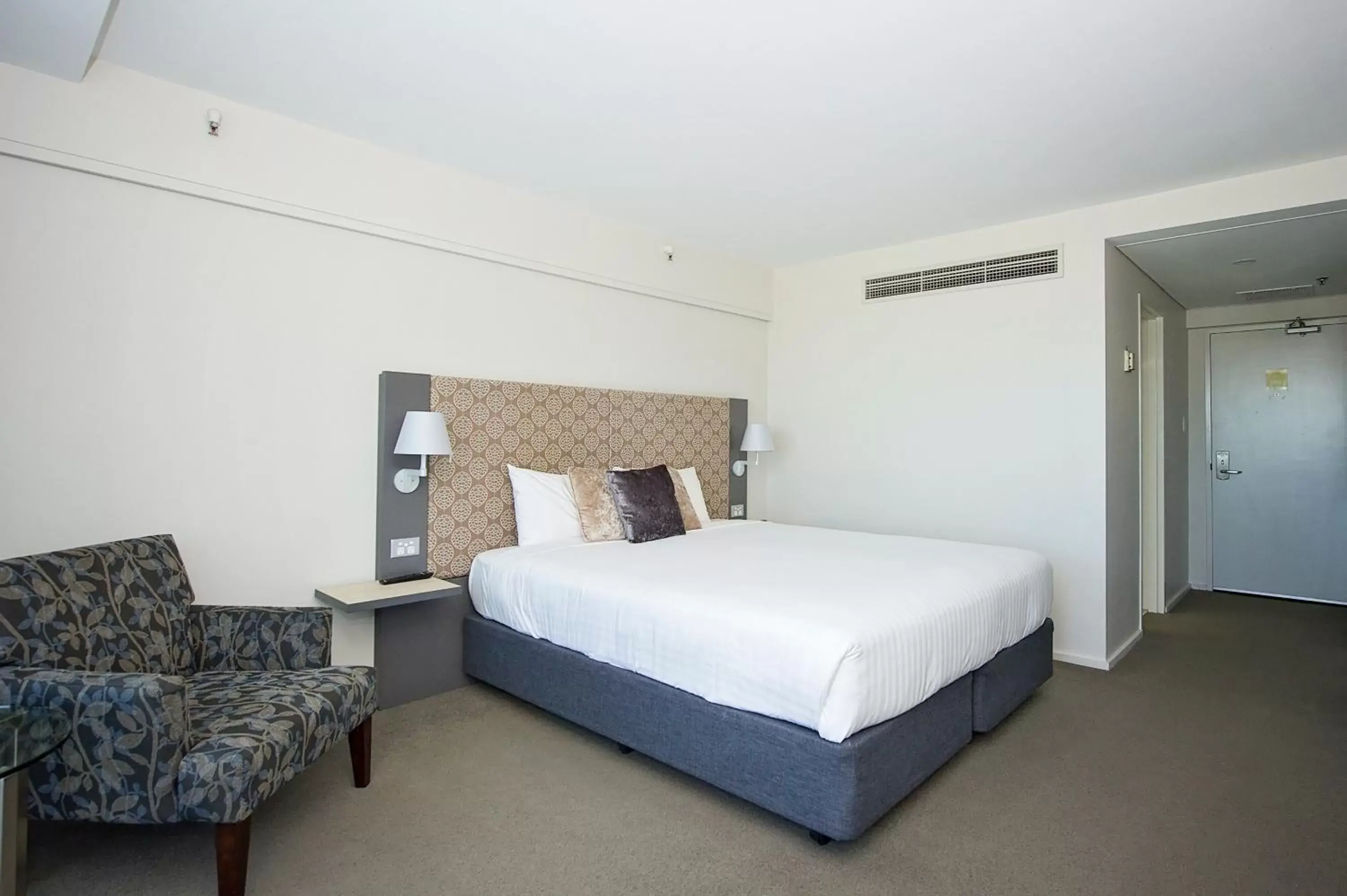 Restaurant/places to eat, Bed in Best Western Plus Hotel Lord Forrest