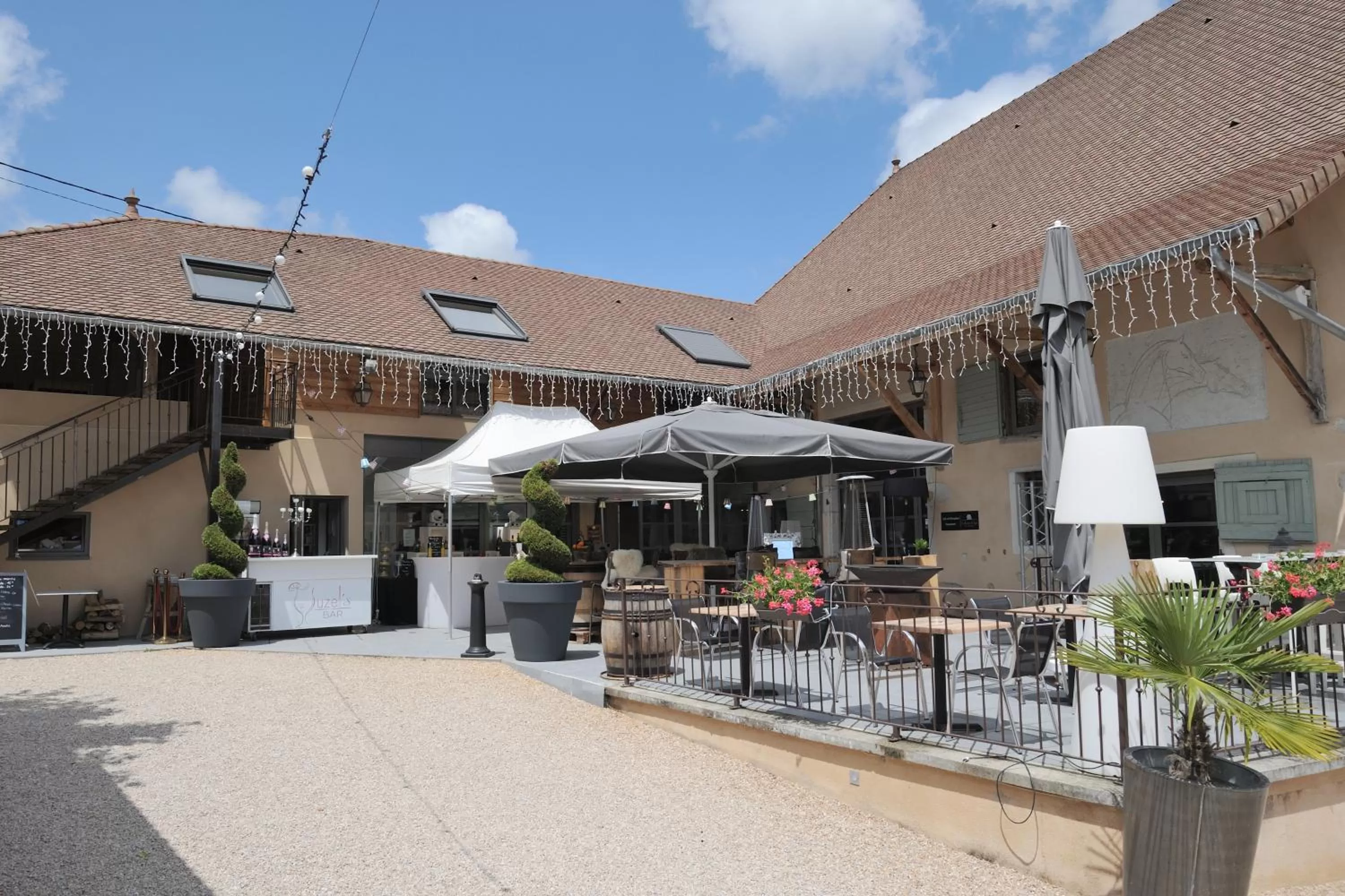 Restaurant/places to eat in Domaine de Suzel