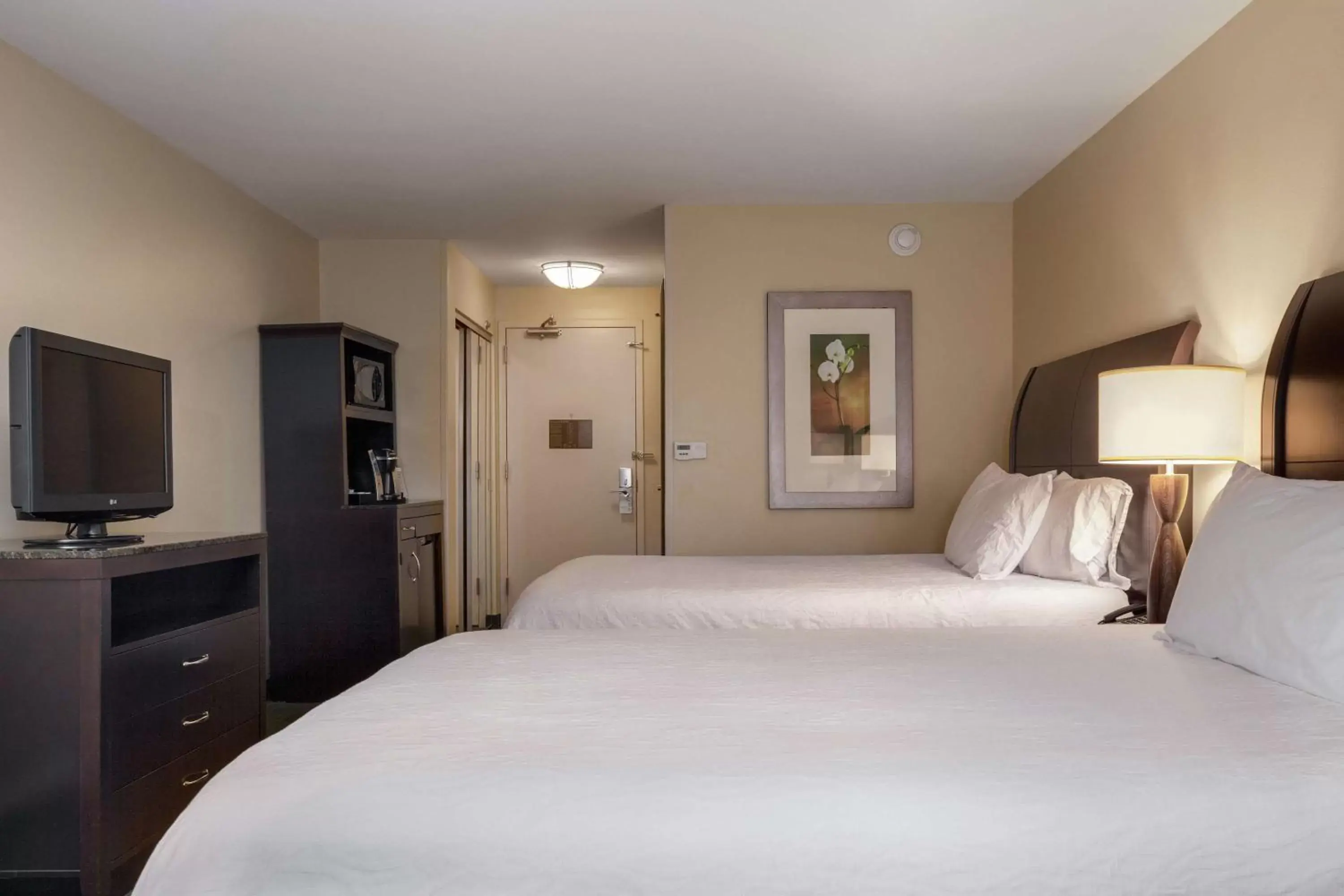 Photo of the whole room, Bed in Hilton Garden Inn Fargo