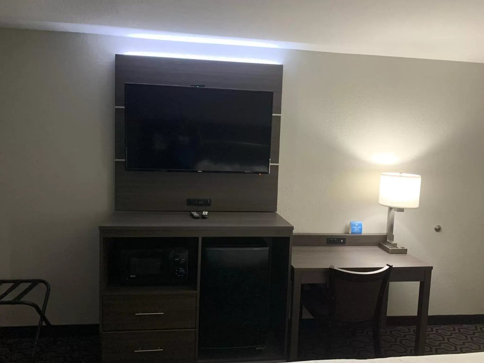 TV/Entertainment Center in Days Inn by Wyndham Wagoner