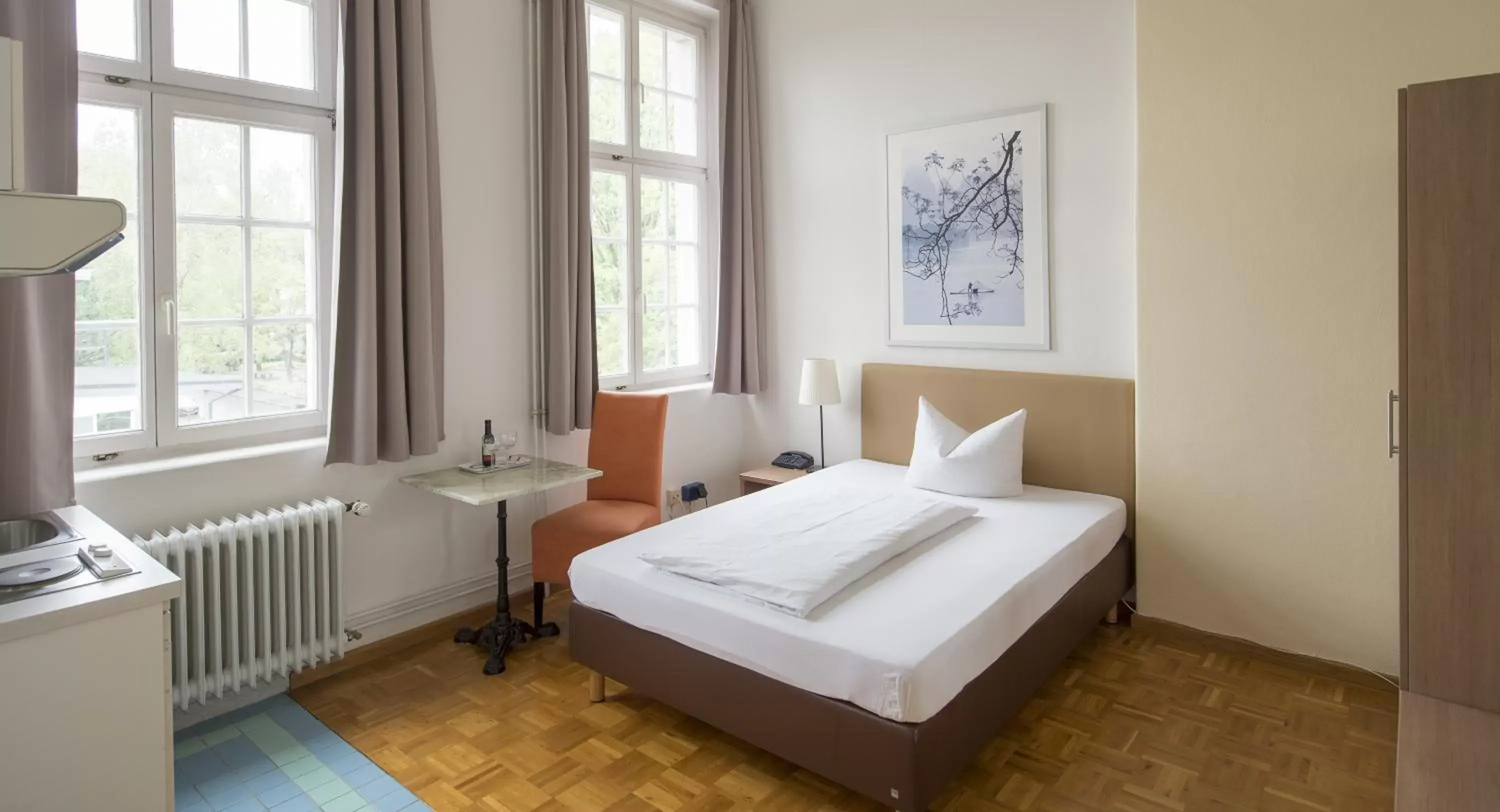 Photo of the whole room, Bed in Apartment Hotel Konstanz