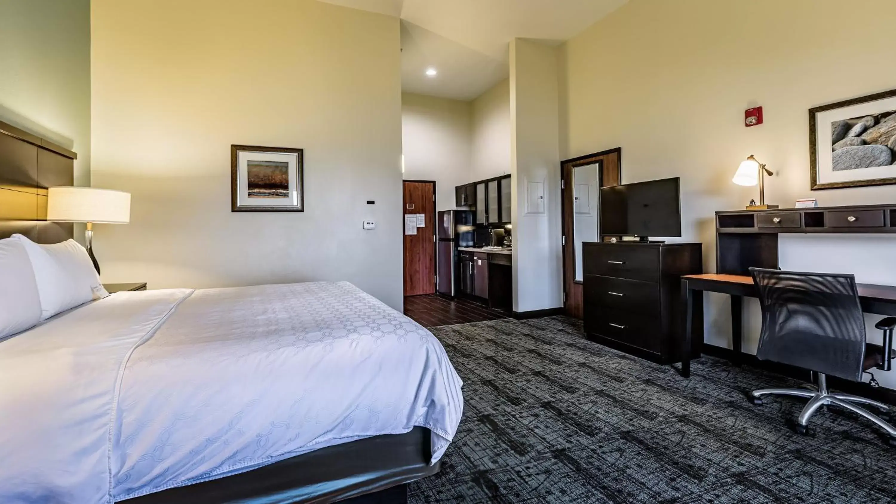 Photo of the whole room, Bed in Staybridge Suites Laredo, an IHG Hotel