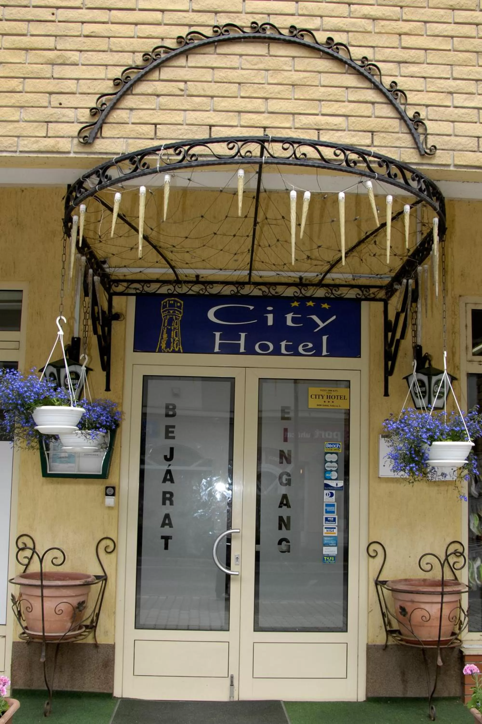 Facade/entrance in City Hotel Siófok