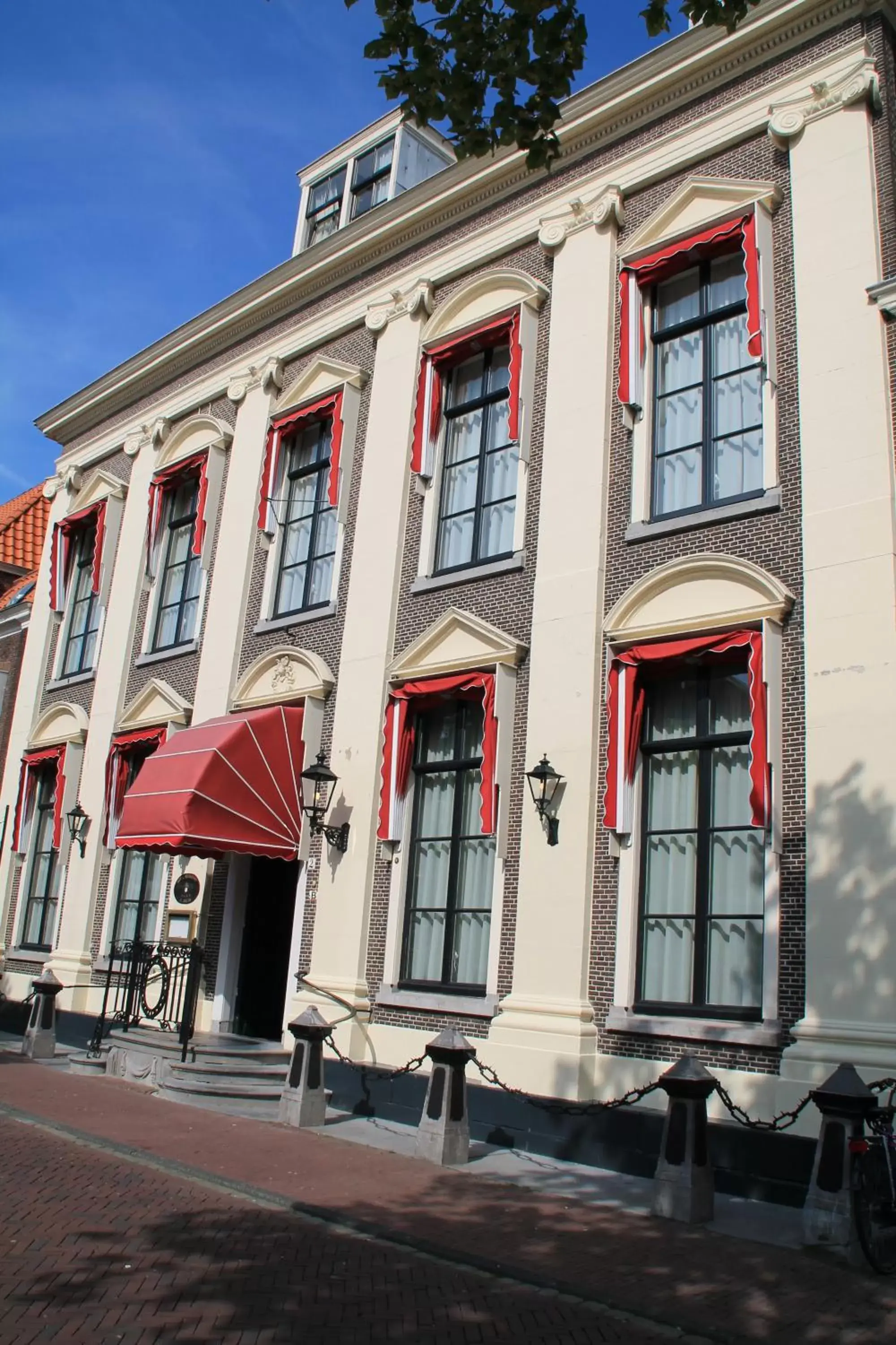 Facade/entrance, Property Building in De Doelen