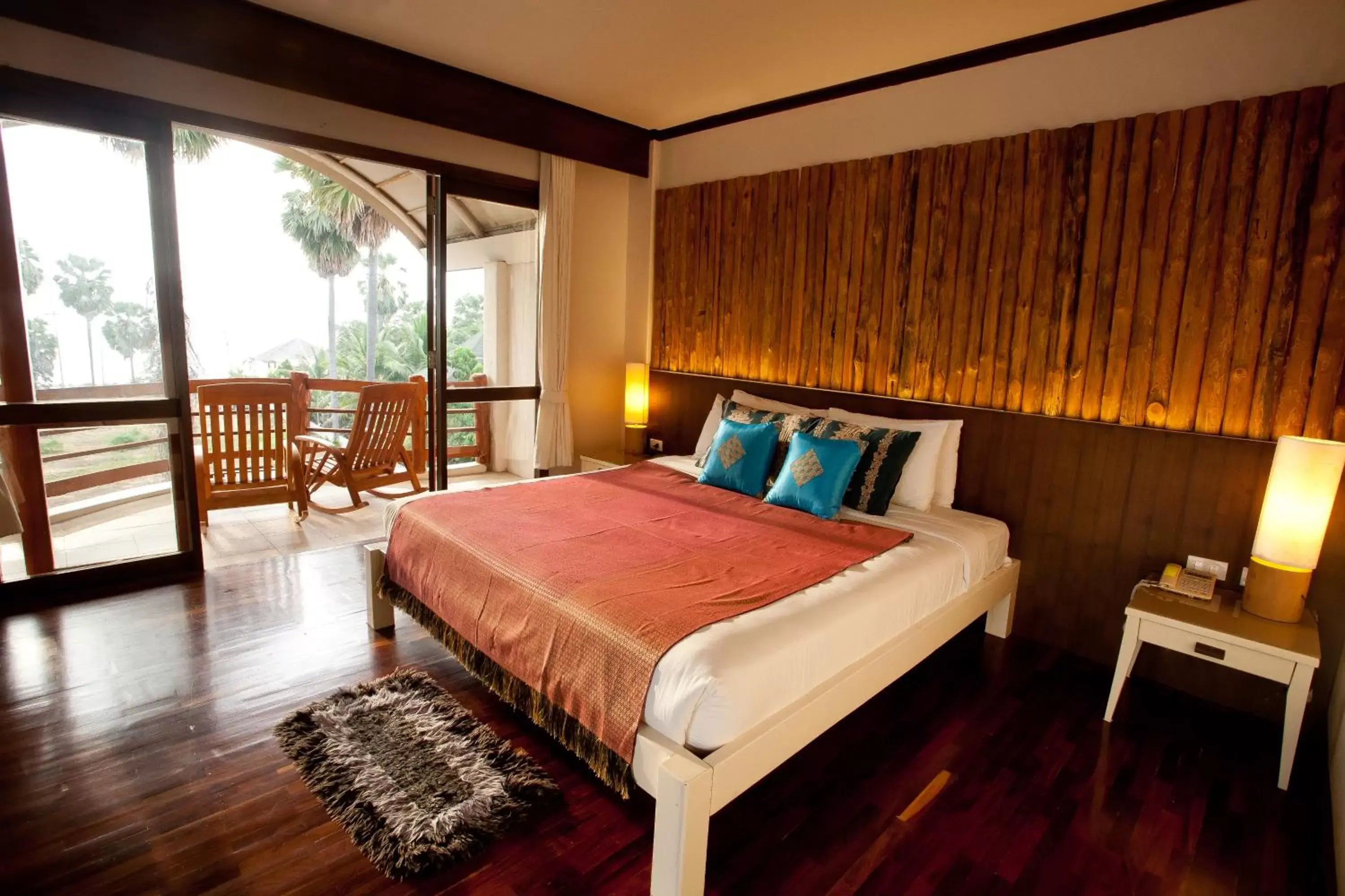 Day, Bed in Tanaosri Resort