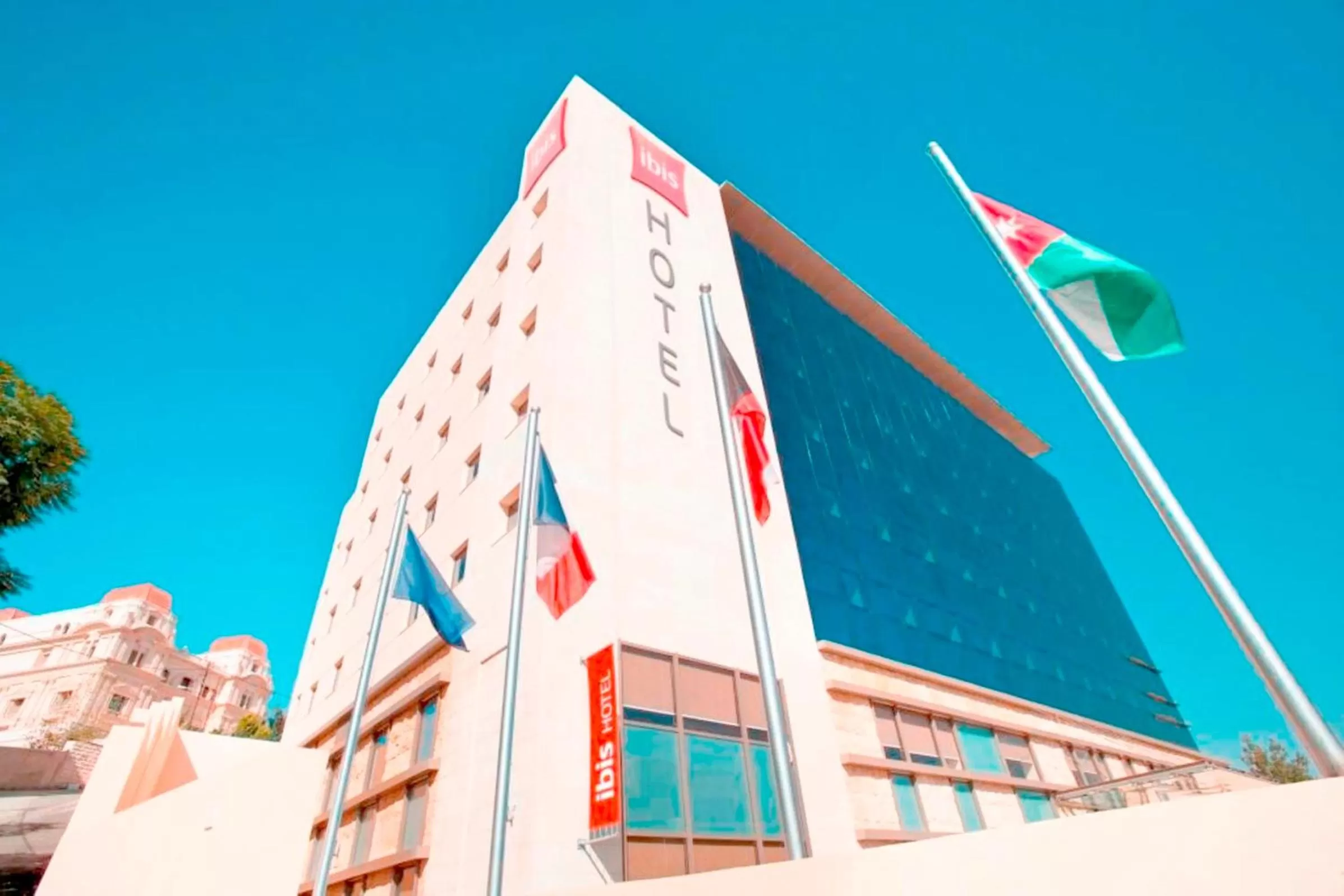 Facade/entrance in ibis Amman