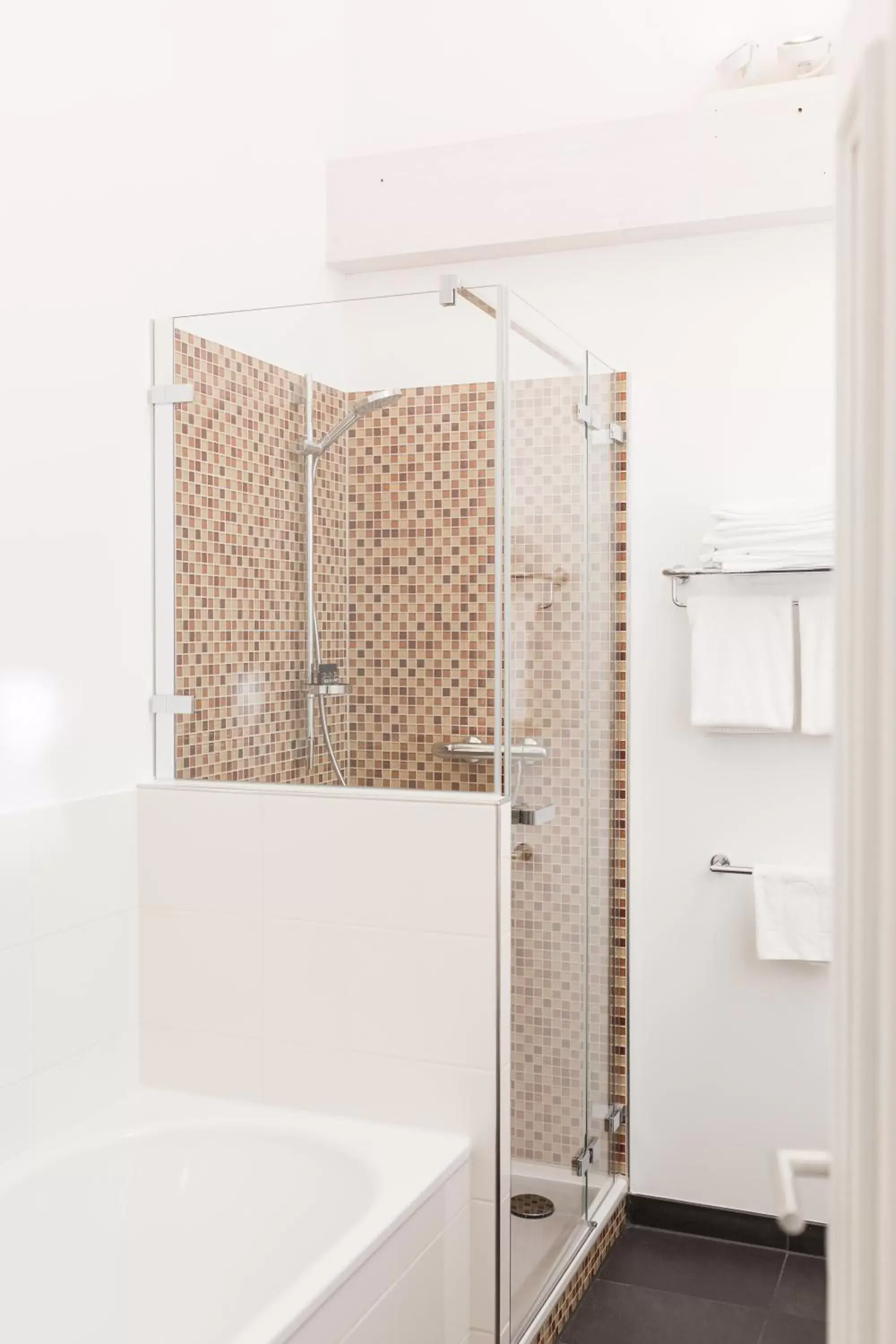Shower, Bathroom in Hotel Brandenburger Tor Potsdam