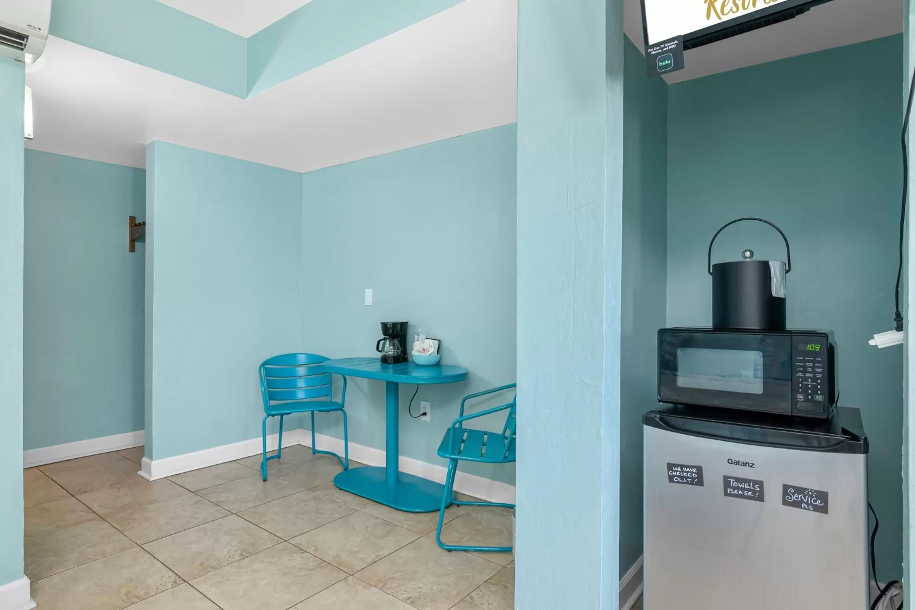 Dining area in Latitude 26 Waterfront Resort and Marina