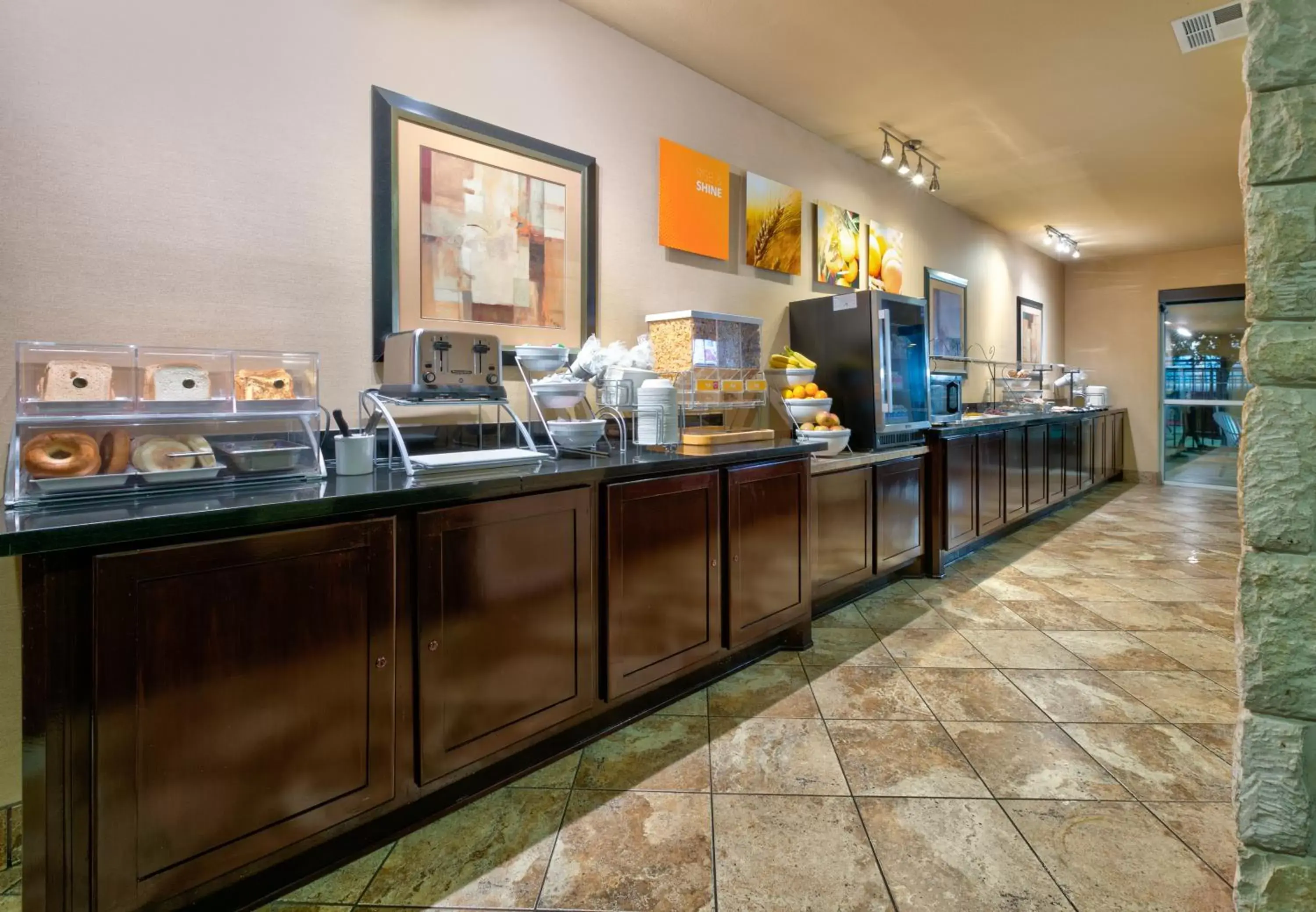 Restaurant/places to eat in Comfort Suites Arlington - Entertainment District